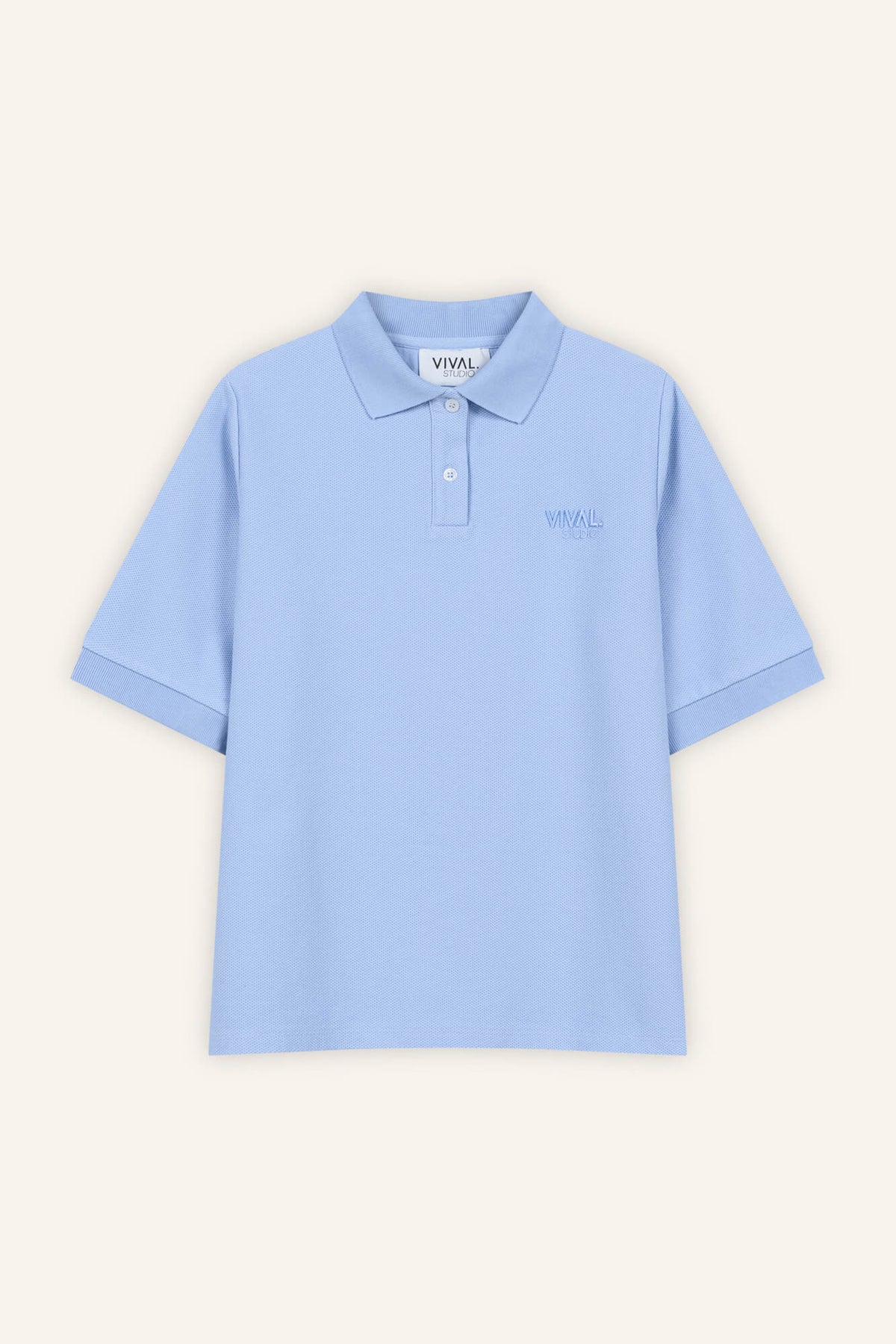 T-Shirt mit Polokragen Pat in Hellblau von vorne by VIVAL.STUDIO