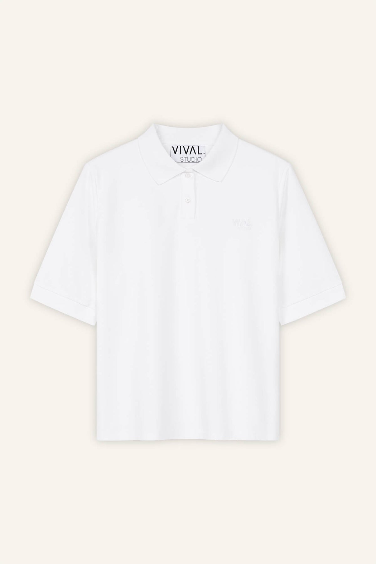 T-Shirt mit Polokragen Pat in Weiß von vorne by VIVAL.STUDIO