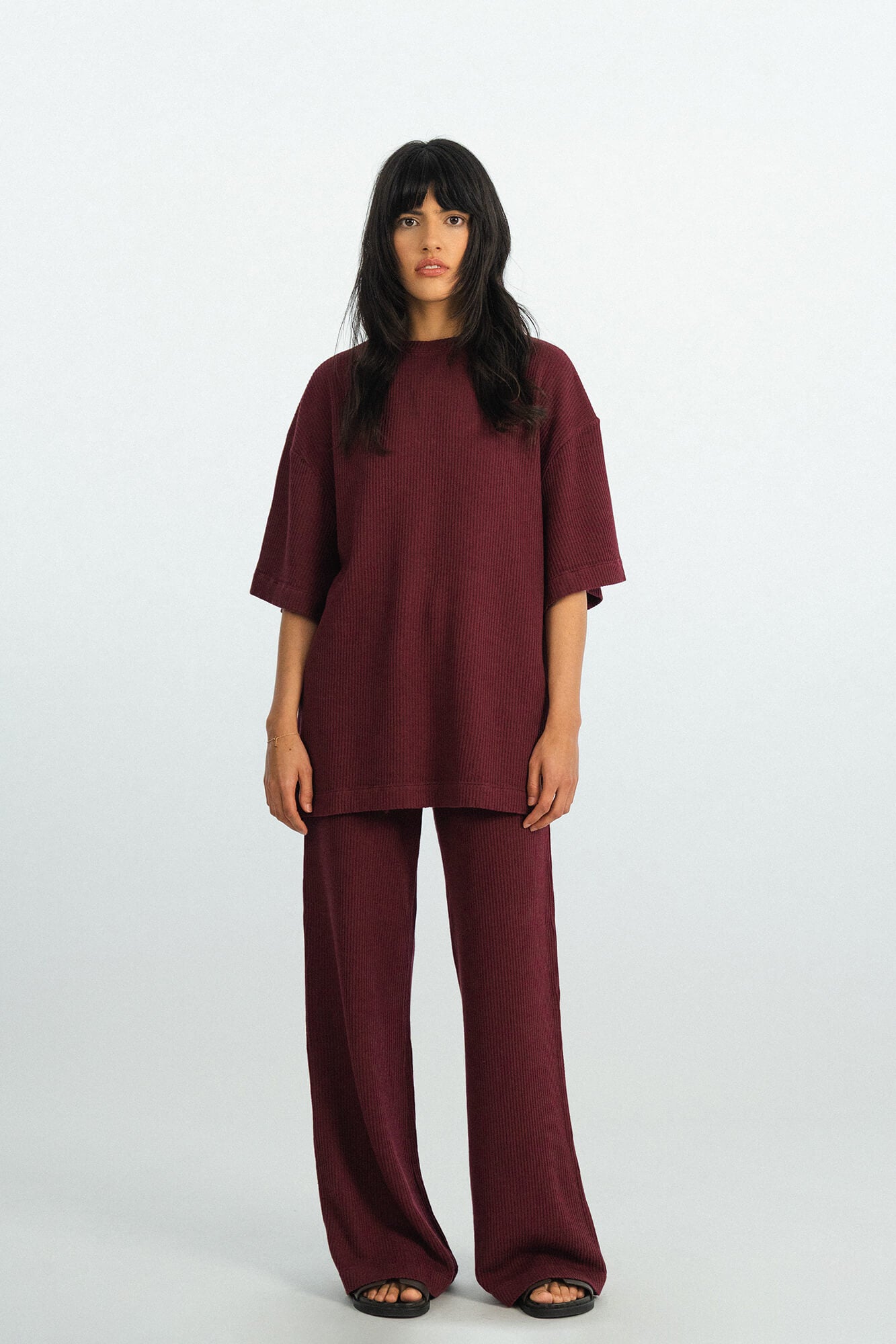 T-Shirt Skye in Burgundy von vorne by VIVAL.STUDIO