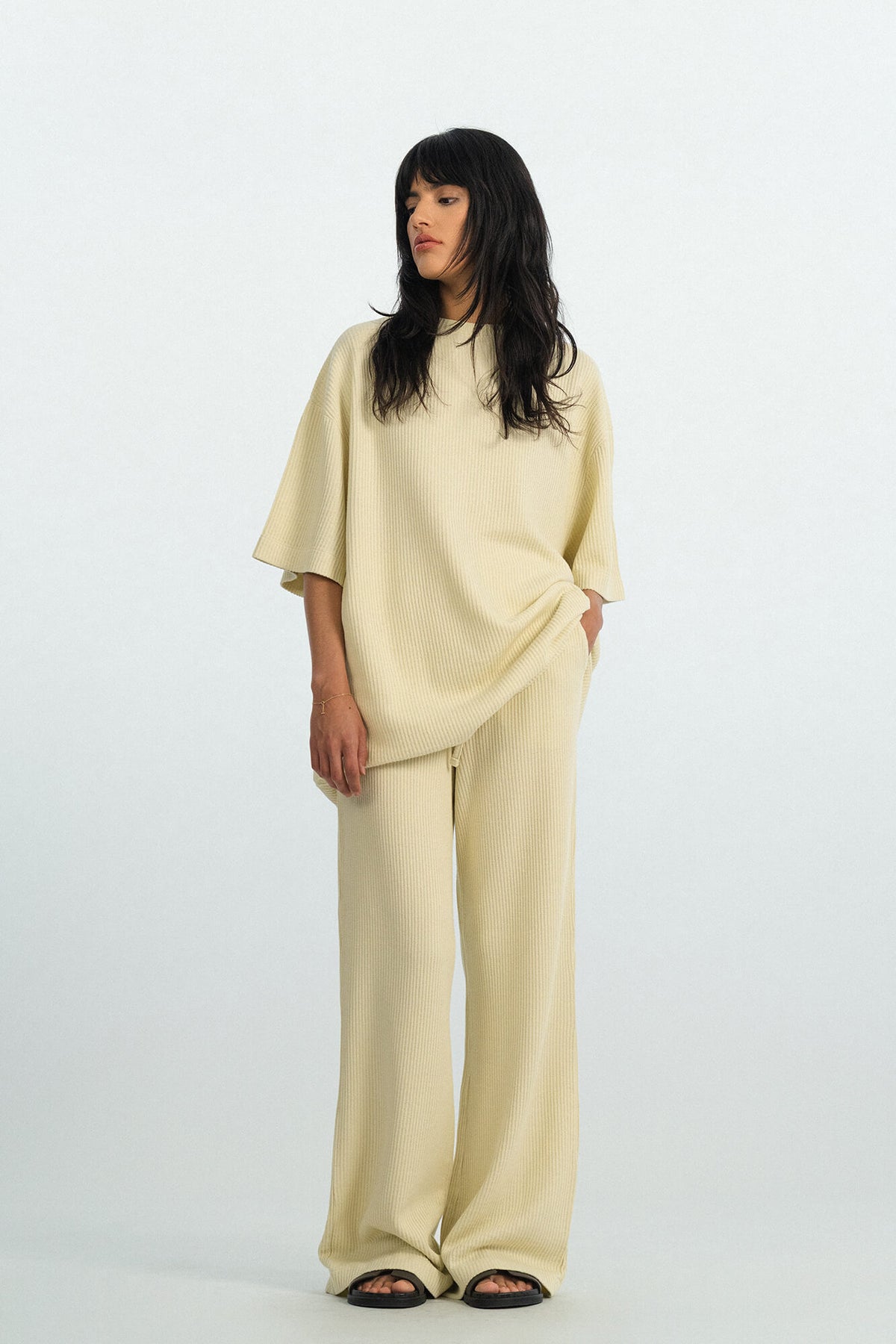 T-Shirt Skye in Butter von vorne by VIVAL.STUDIO