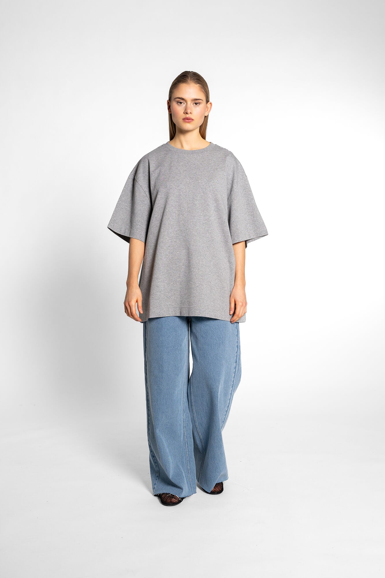 T-Shirt Sue in grau by VIVAL.STUDIO