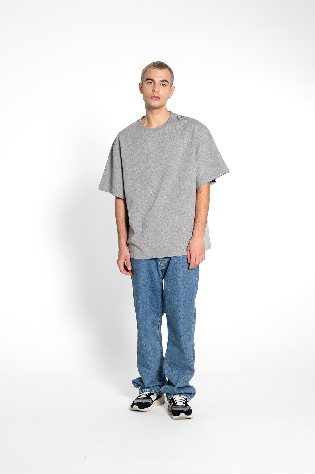 T-Shirt Sue in grau by VIVAL.STUDIO