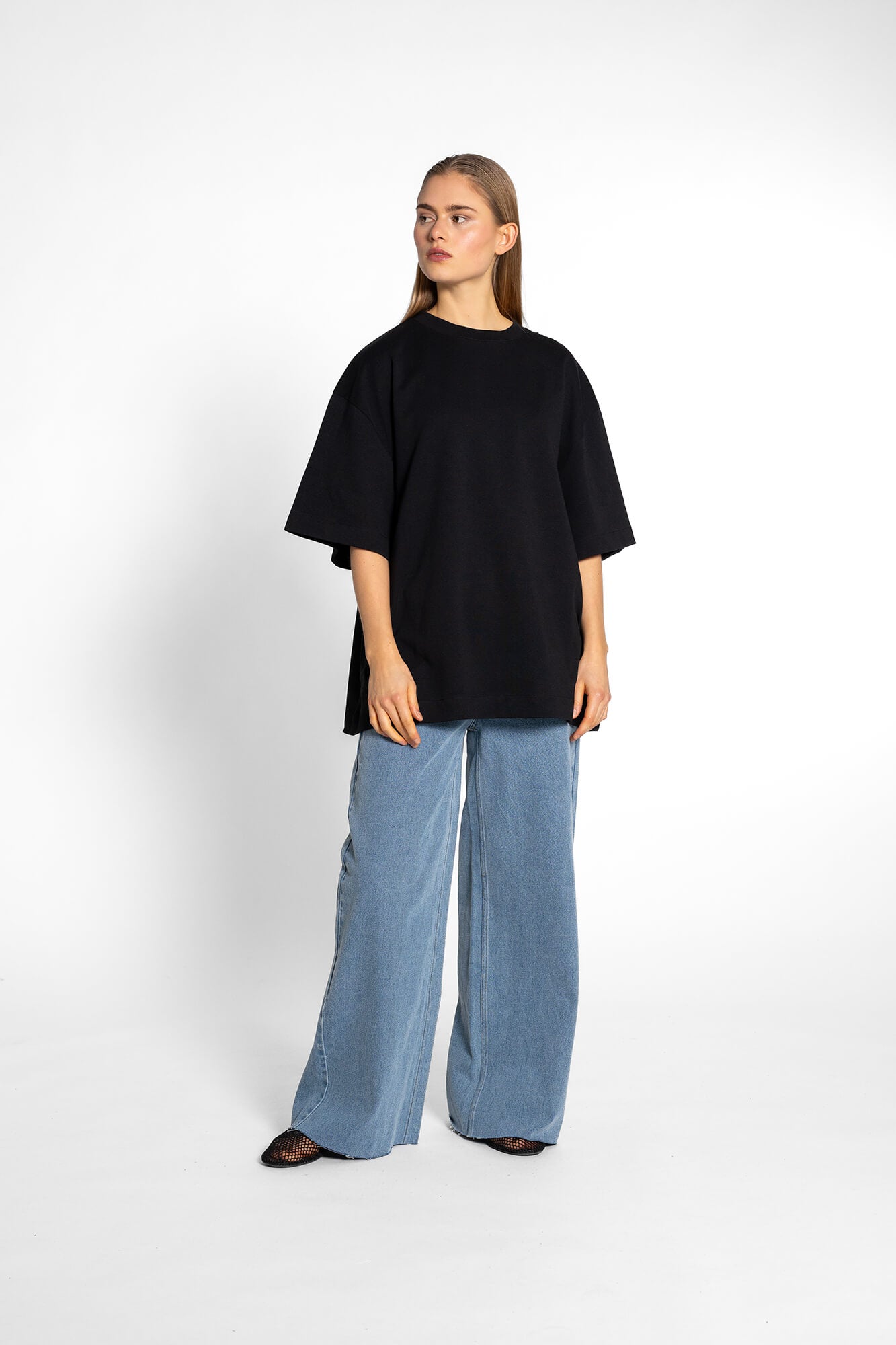 T-Shirt Sue in schwarz by VIVAL.STUDIO