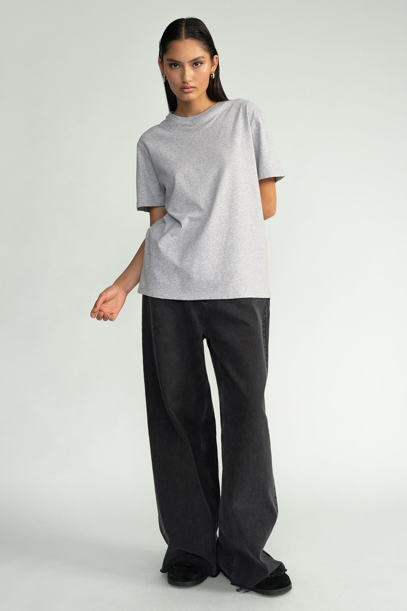 T-Shirt Zoey hellgraumelange von vorne1 by VivalStudio