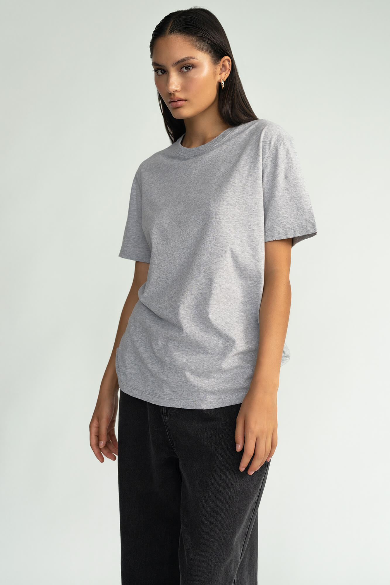 T-Shirt Zoey hellgraumelange von vorne2 by VivalStudio