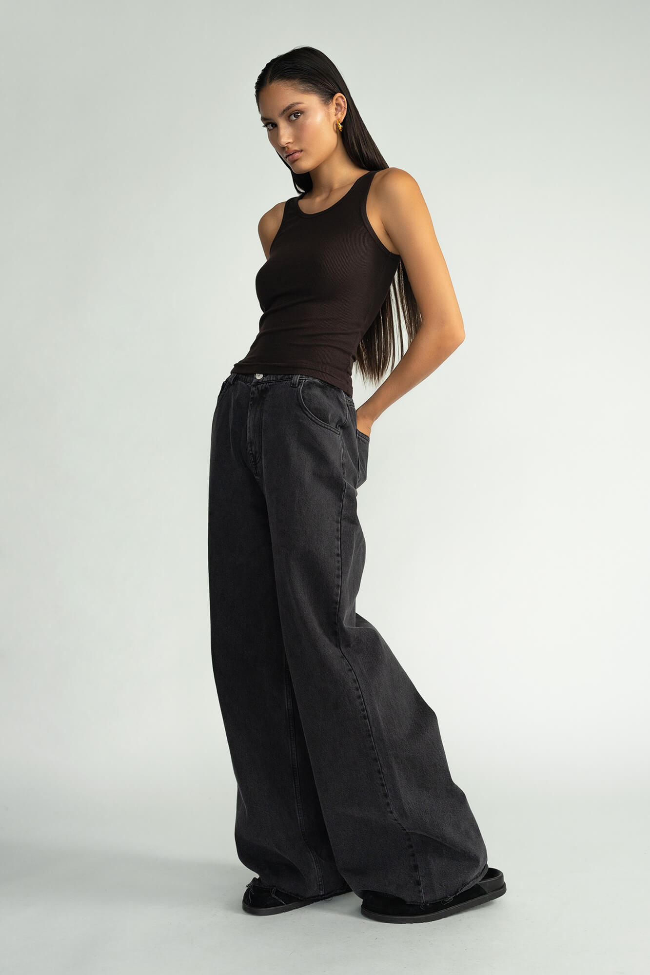 TankTop Maja dunkelbraun von vorne2 by VivalStudio