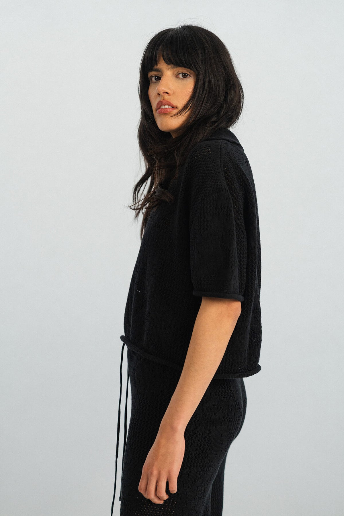 Top Clea in Schwarz seitlich by VIVAL.STUDIO