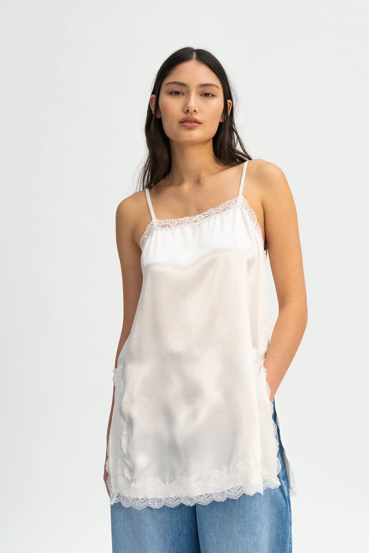 Top Lacie in Offwhite von vorne by VIVAL.STUDIO