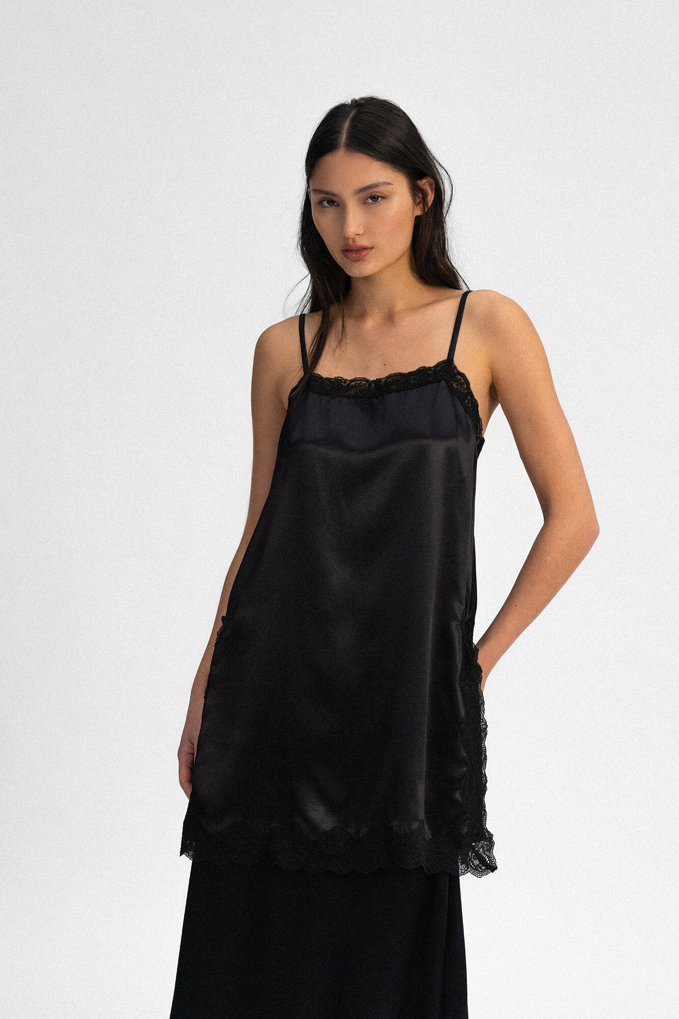 Top Lacie in Schwarz von vorne by VIVAL.STUDIO