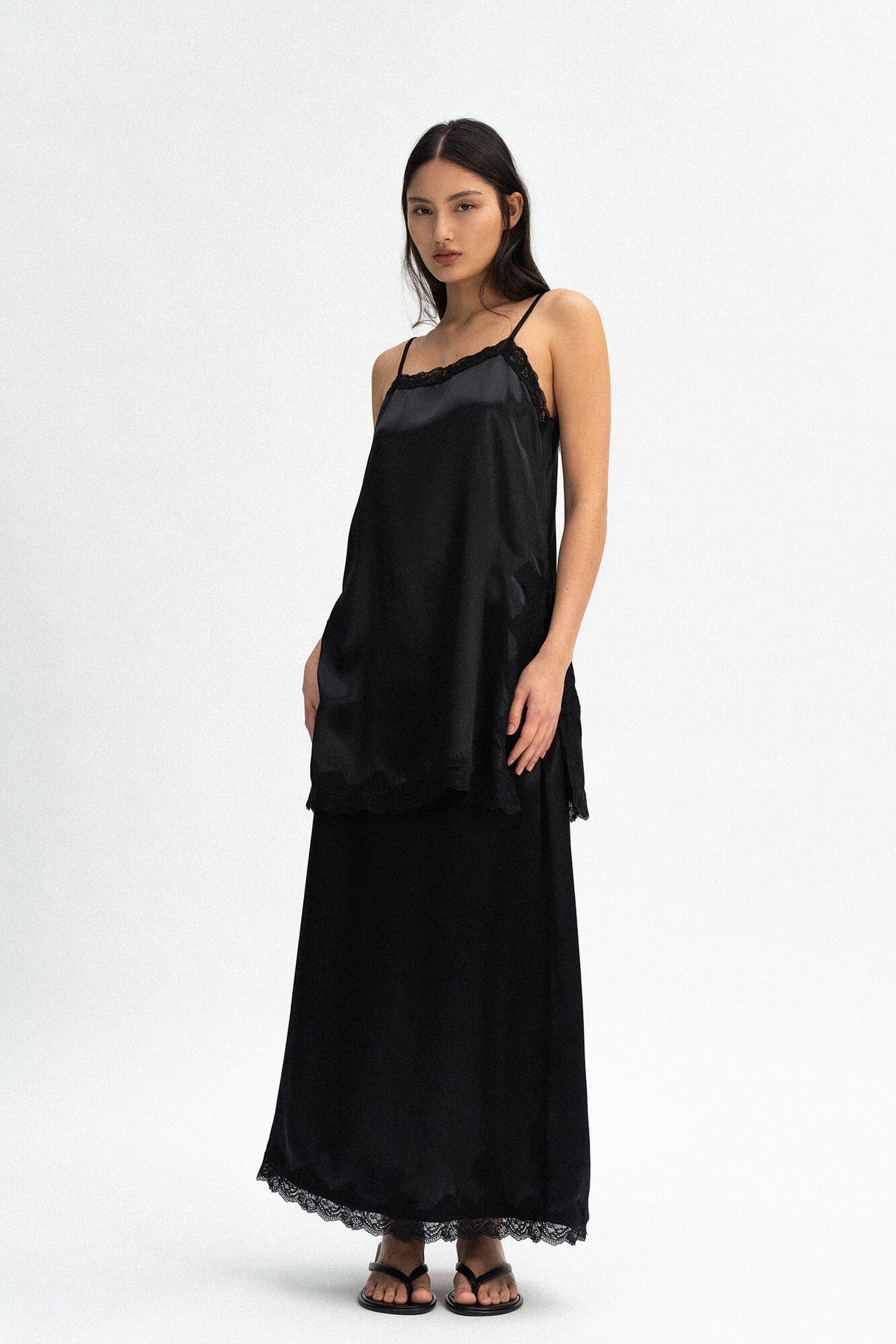 Top Lacie in Schwarz von vorne by VIVAL.STUDIO