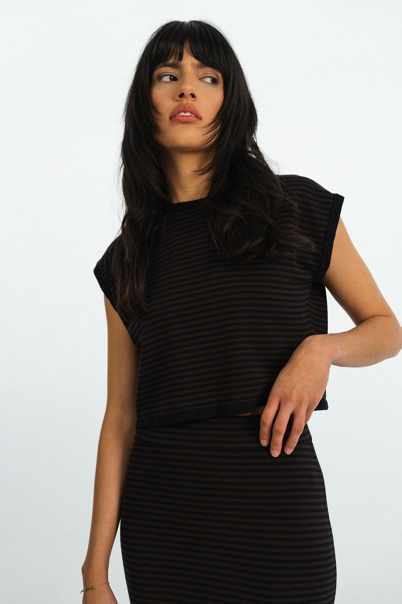 Top Rim in Dunkelbraun Schwarz von vorne by VIVAL.STUDIO