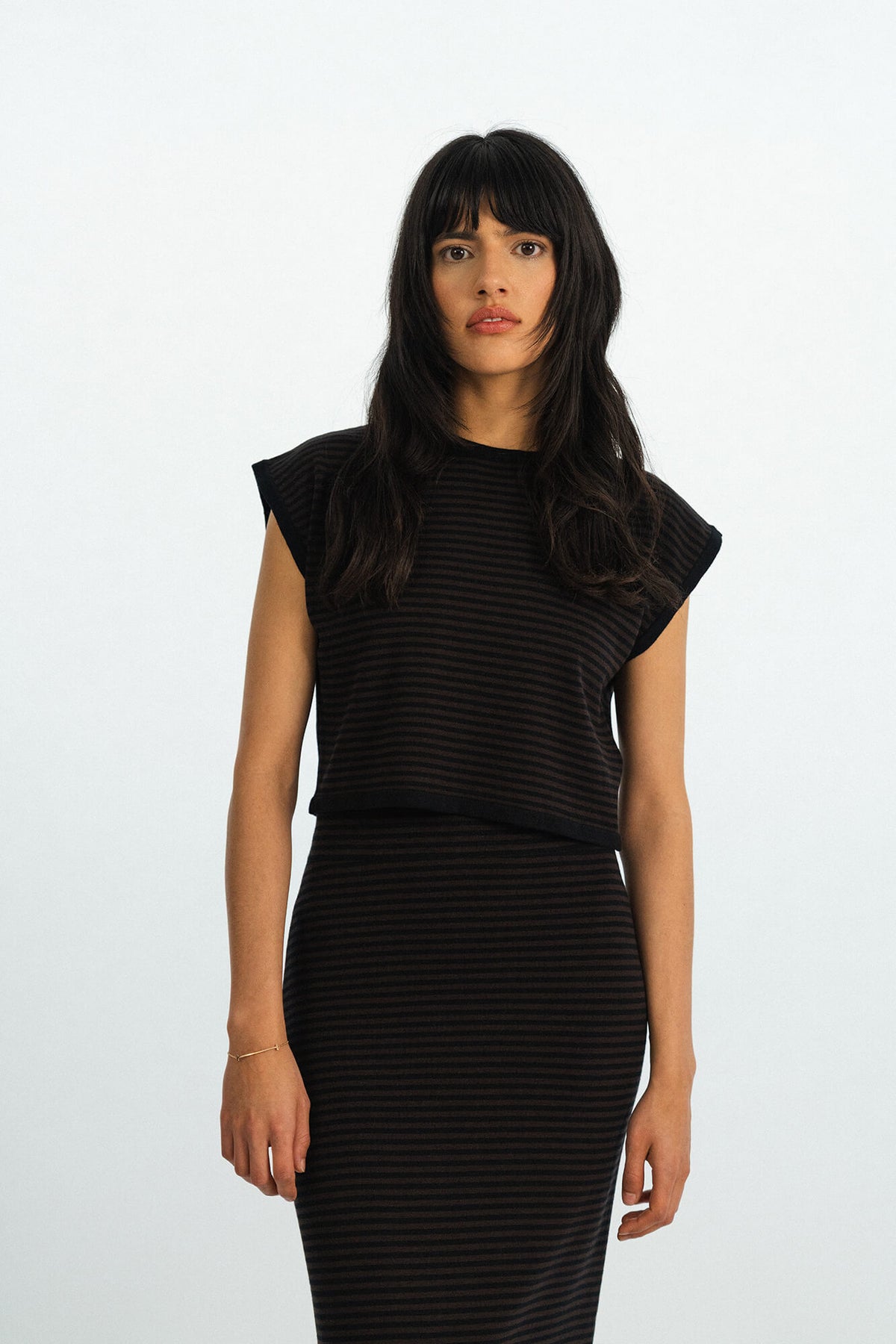 Top Rim in Dunkelbraun Schwarz von vorne by VIVAL.STUDIO