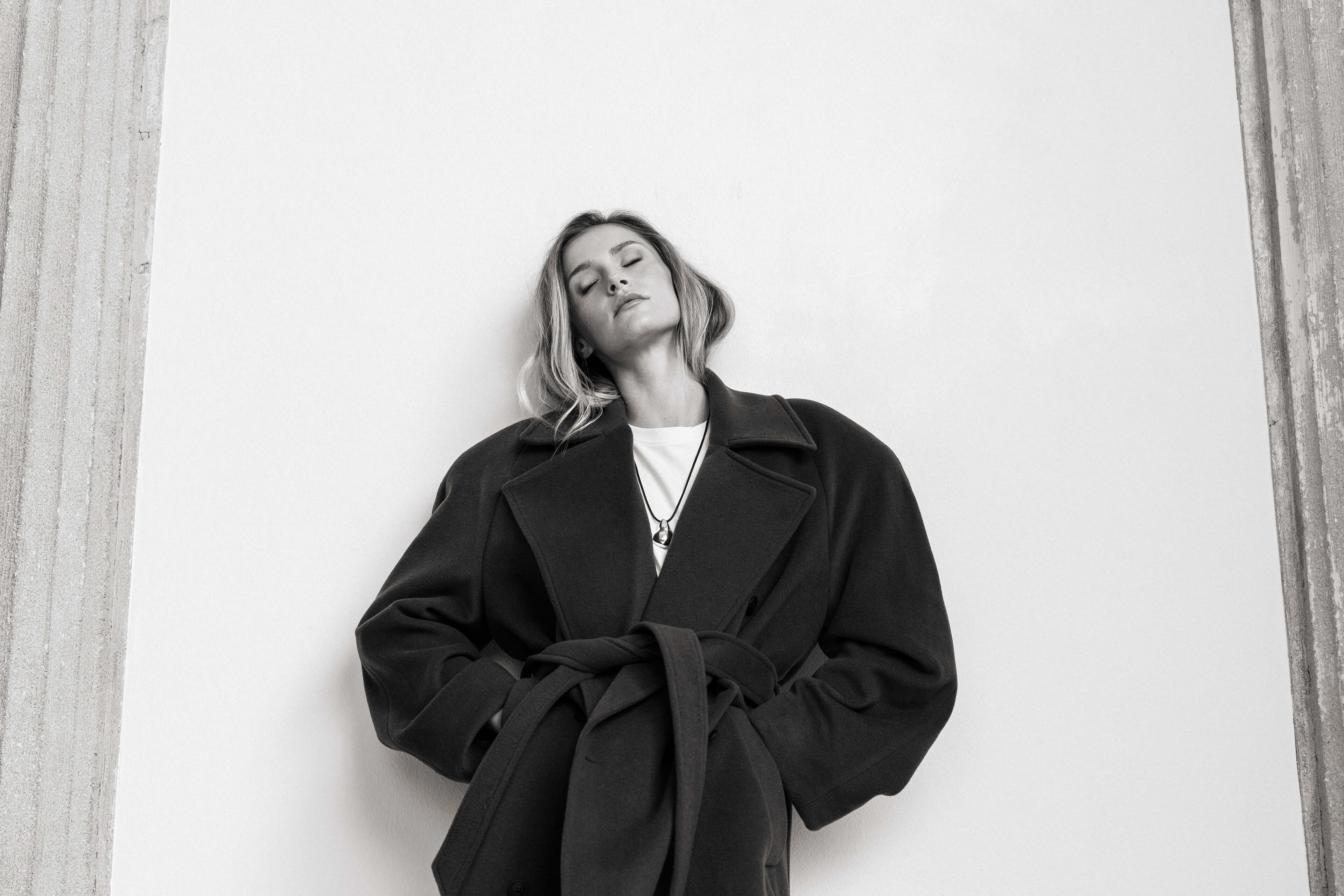 Mantel Gia in Asphalt by VIVAL.STUDIO