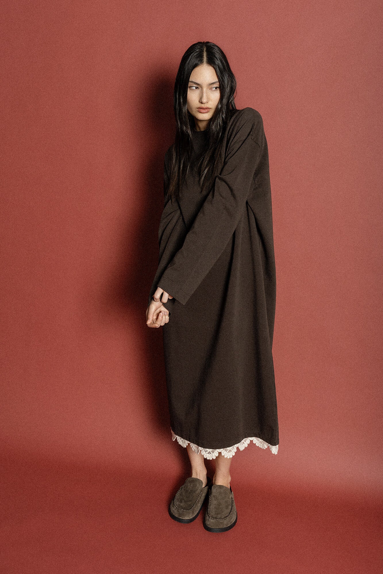 Kleid Sue in Dunkelbraun mit Crochet by VIVAL.STUDIO