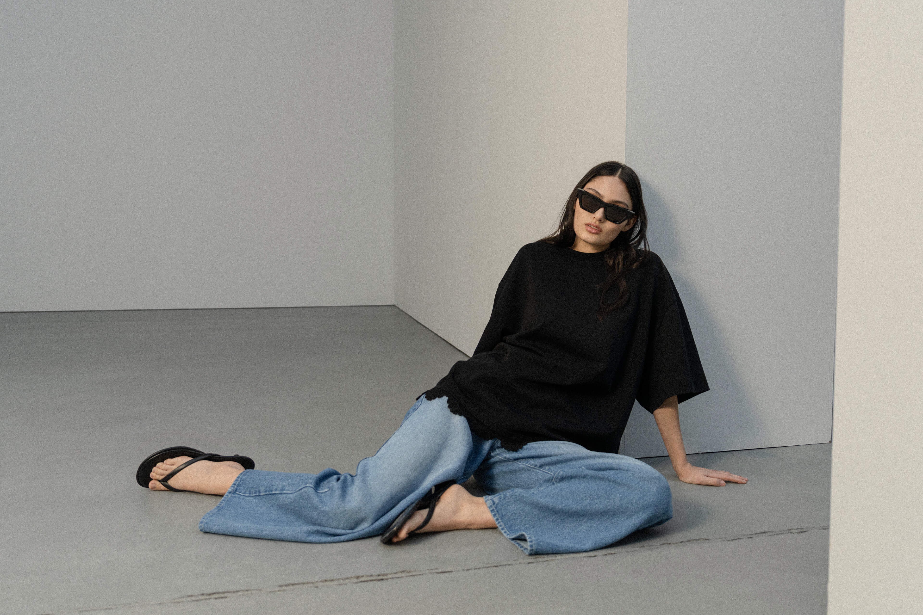 T-Shirt Sue in Schwarz mit Crochet by VIVAL.STUDIO