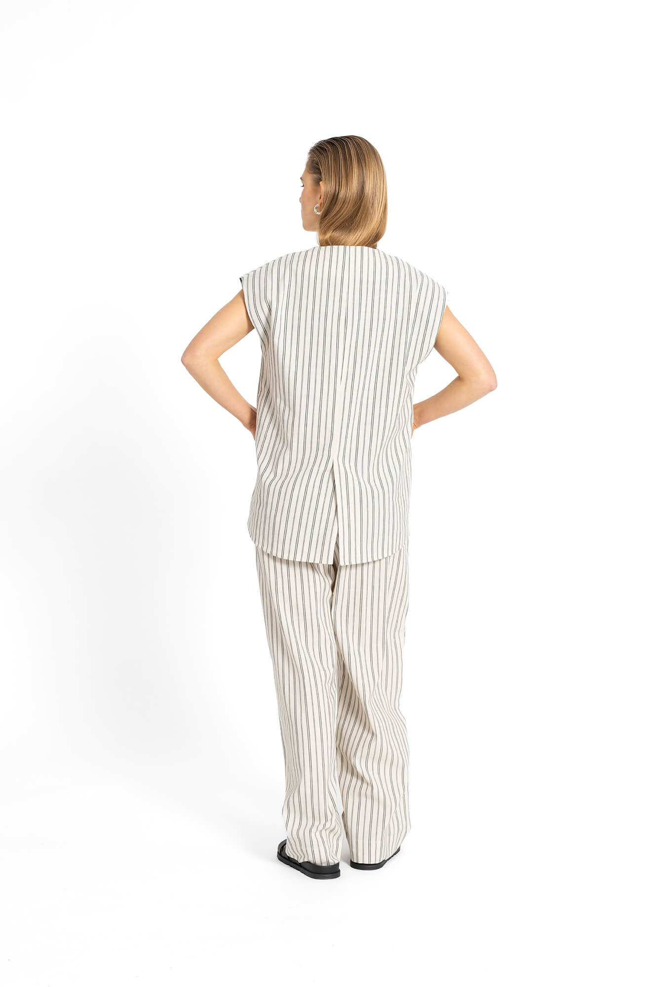 Weste Edda in Creme Schwarz by VIVAL.STUDIO