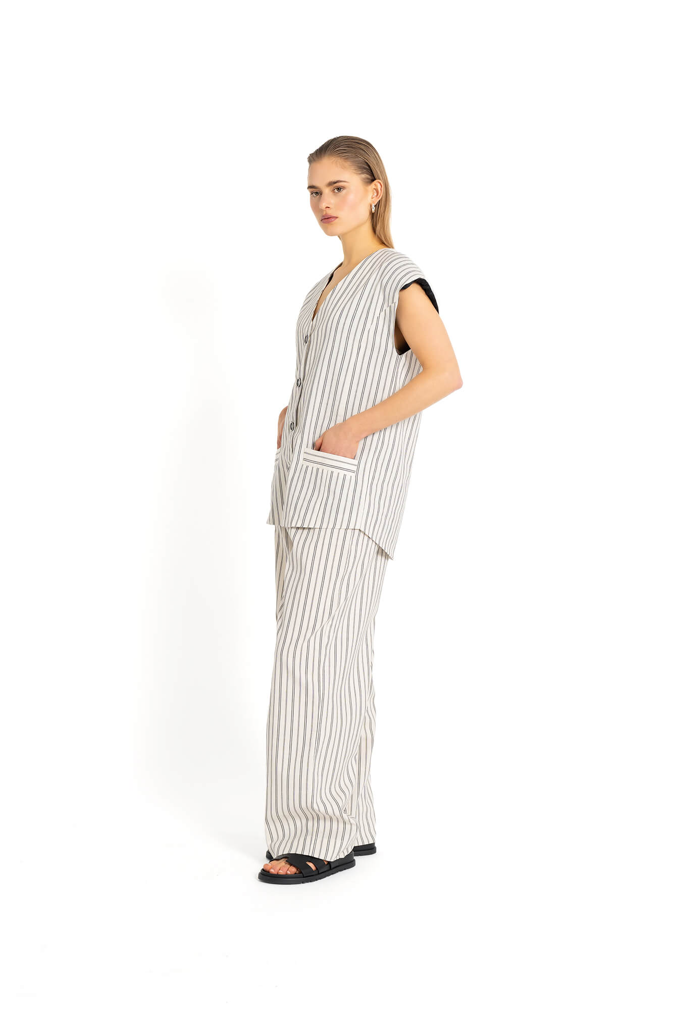 Weste Edda in Creme Schwarz by VIVAL.STUDIO