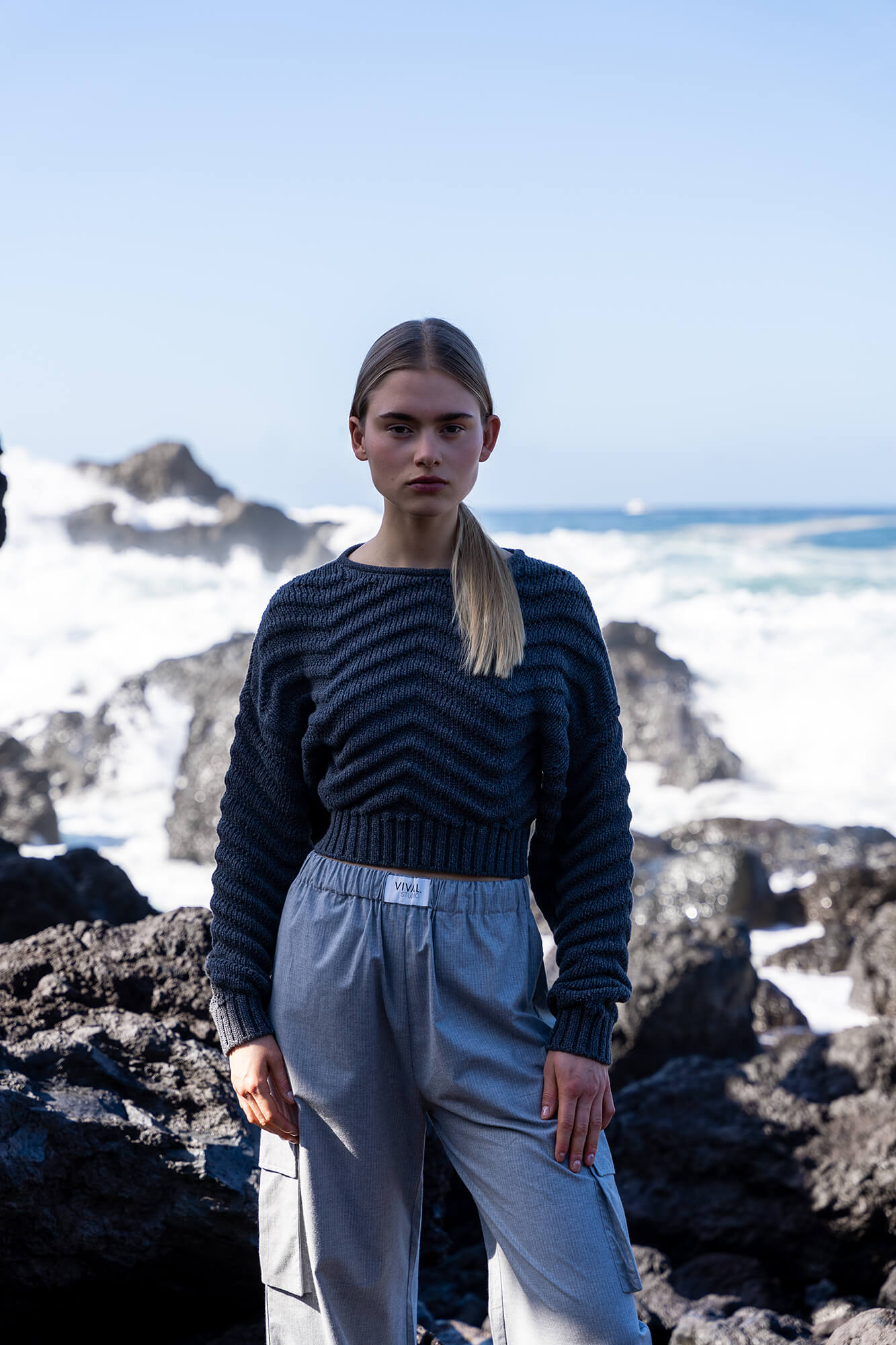 Pullover Lia in anthrazit by VIVAL.STUDIO
