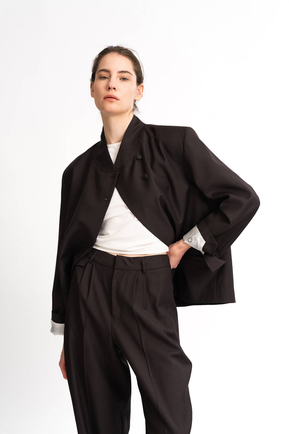Blazer Alva in Dunkelbraun von vorne by VIVAL.STUDIO