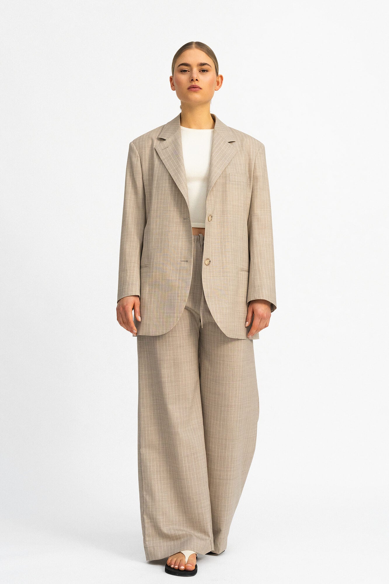 Blazer Livia in Beige Nadelstreifen von vorne by VIVAL.STUDIO