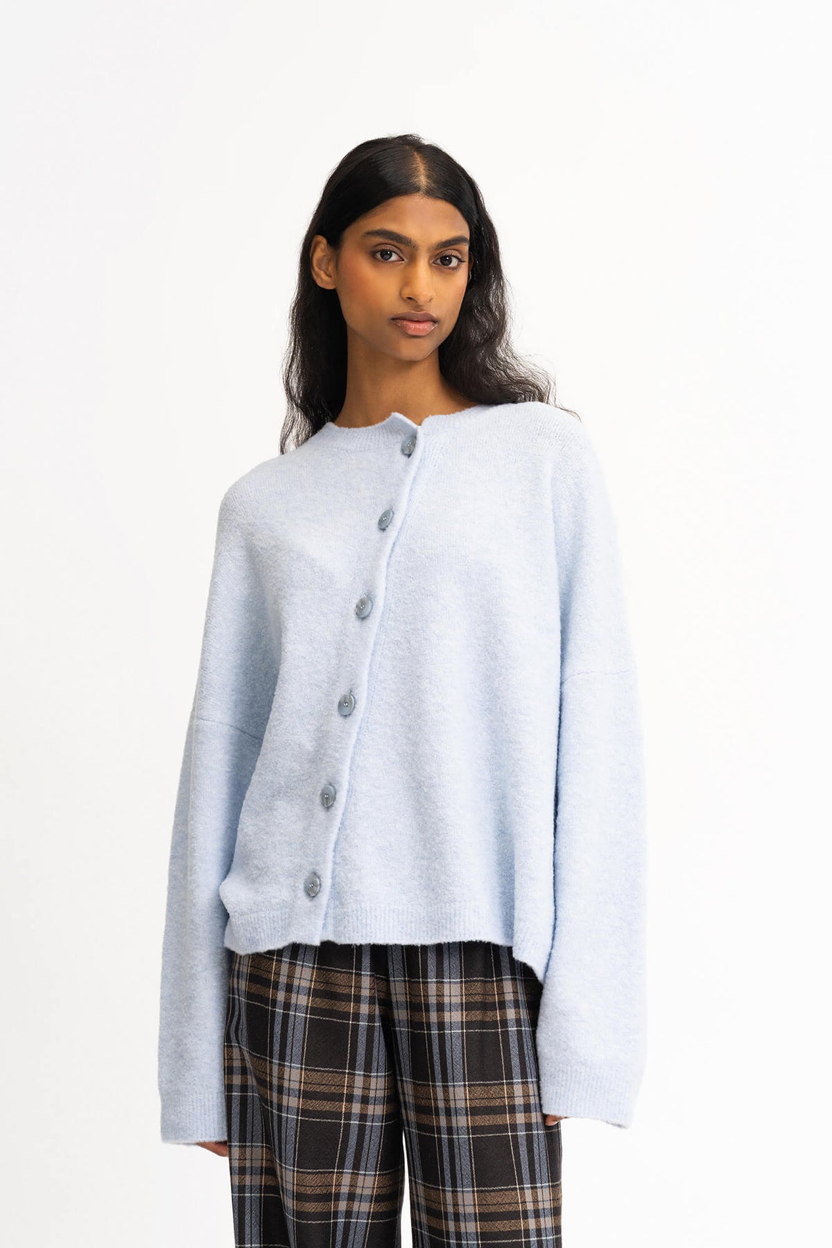 Cardigan Nad in Hellblau von Vorne by VIVAL.STUDIO