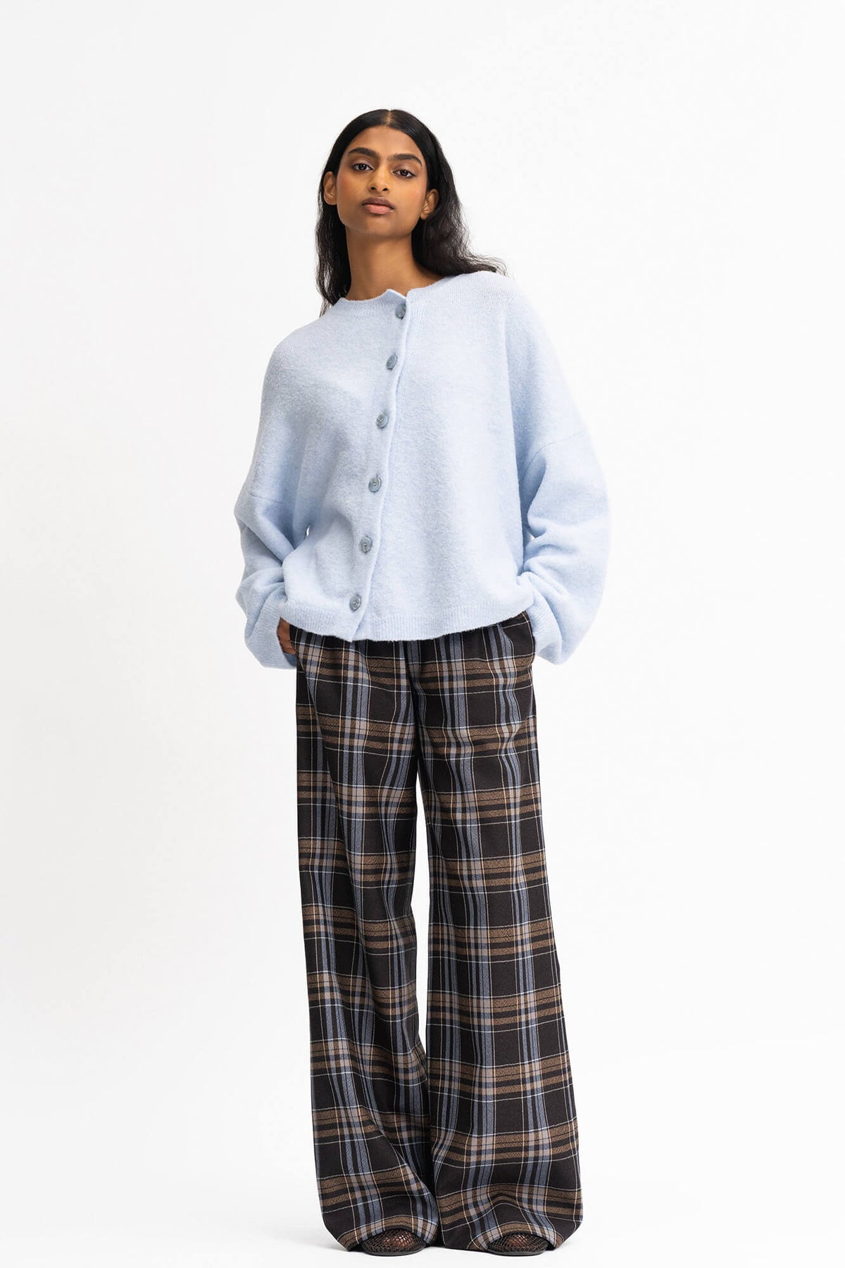 Cardigan Nad in Hellblau von Vorne by VIVAL.STUDIO