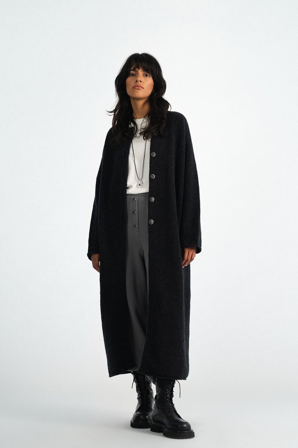 Cardigan Nady in Anthrazit von vorne by VIVAL.STUDIO