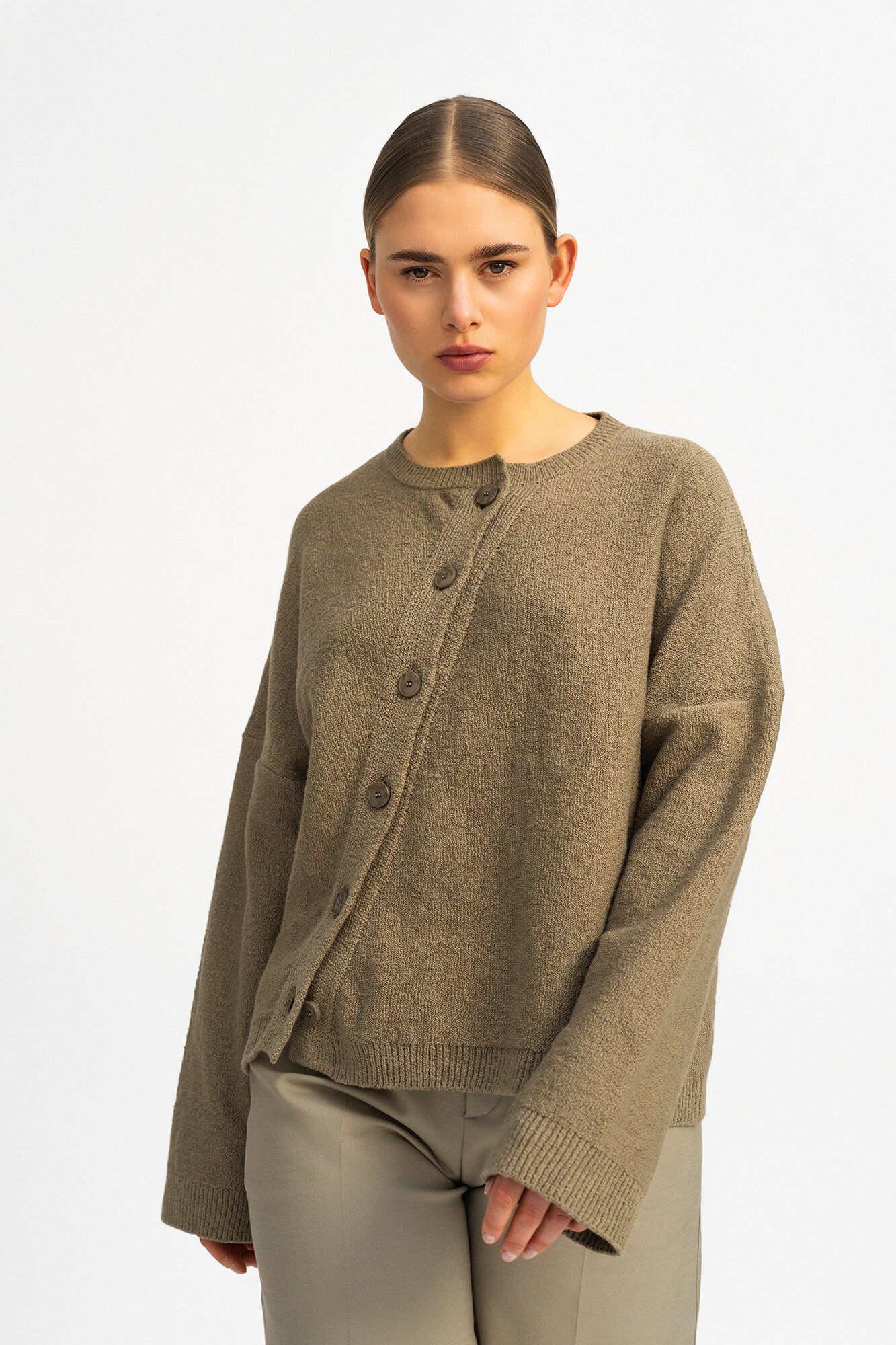 Cardigan Summer Nad in Khaki von vorne by VIVAL.STUDIO