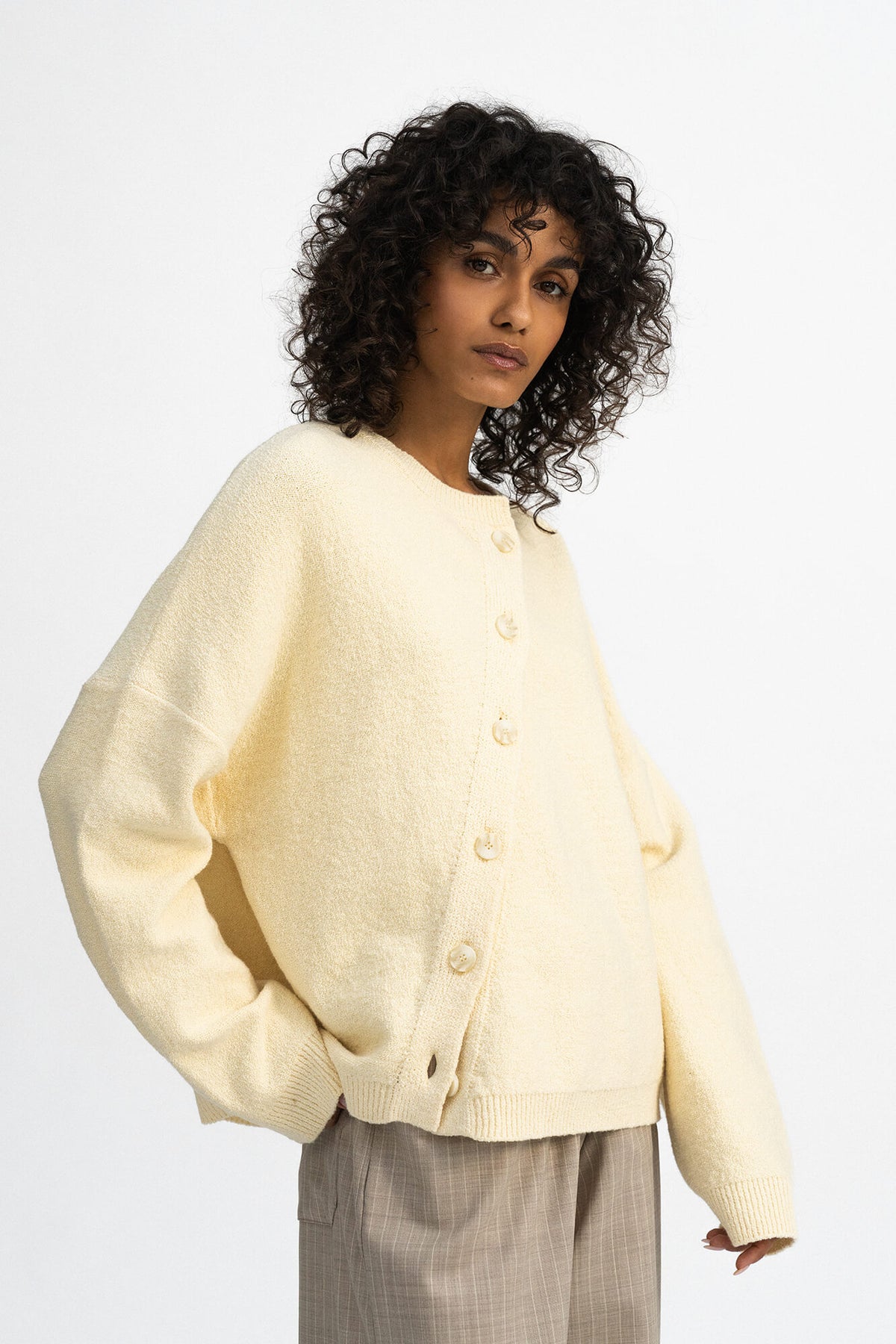 Cardigan Summer Nad in Khaki von vorne by VIVAL.STUDIO
