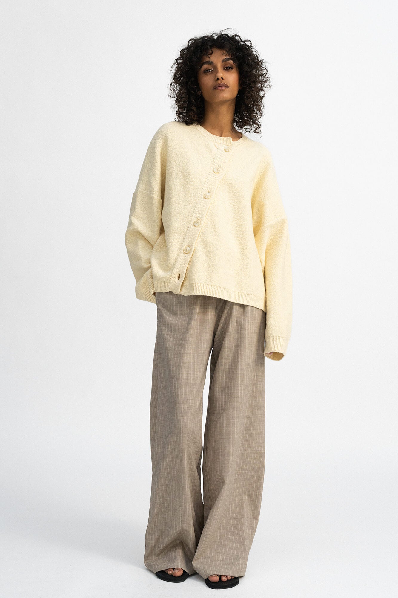Cardigan Summer Nad in Khaki von vorne by VIVAL.STUDIO