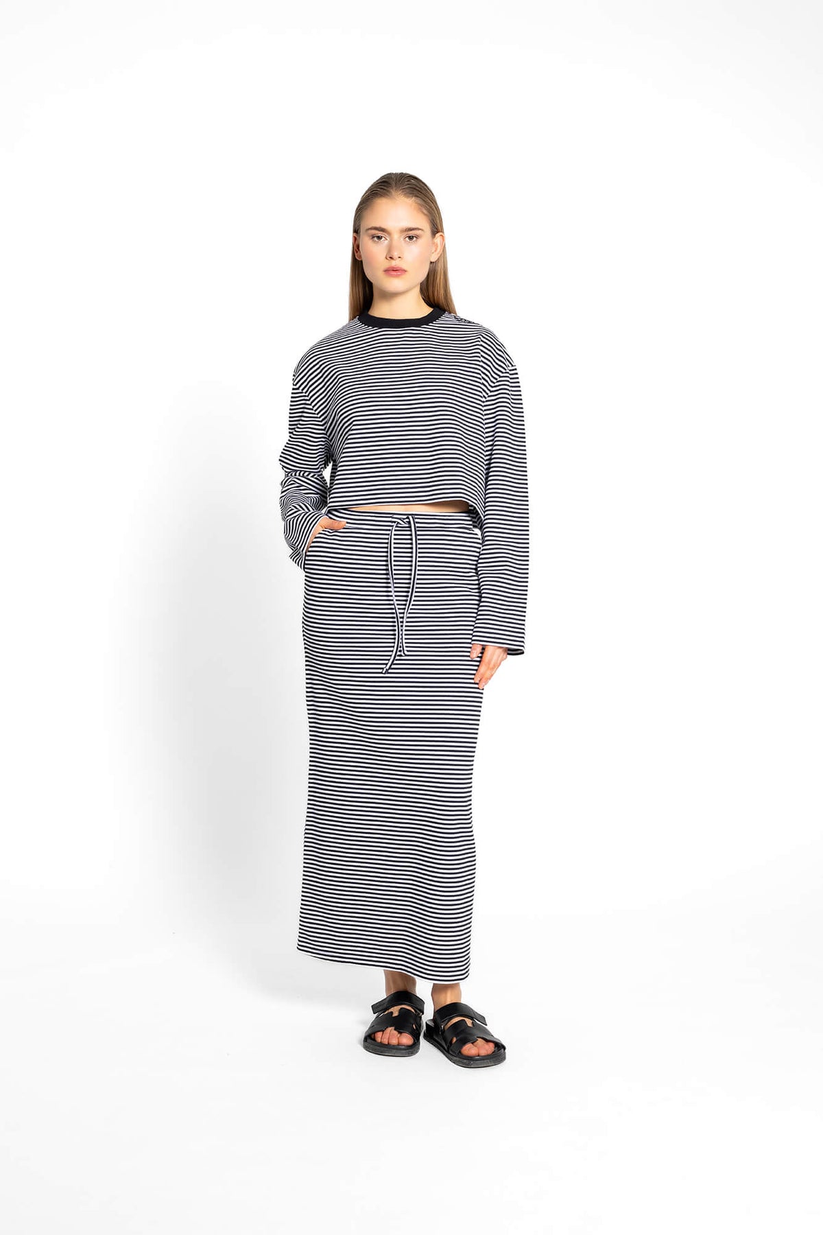 Cropped Langarmshirt Sue in Schwarz-Weiß by VIVAL.STUDIO