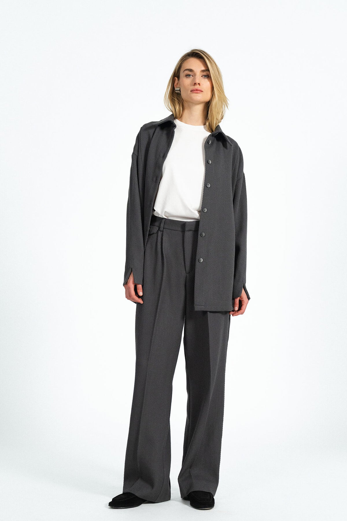 Hose Alba in Granit von vorne by VIVAL.STUDIO