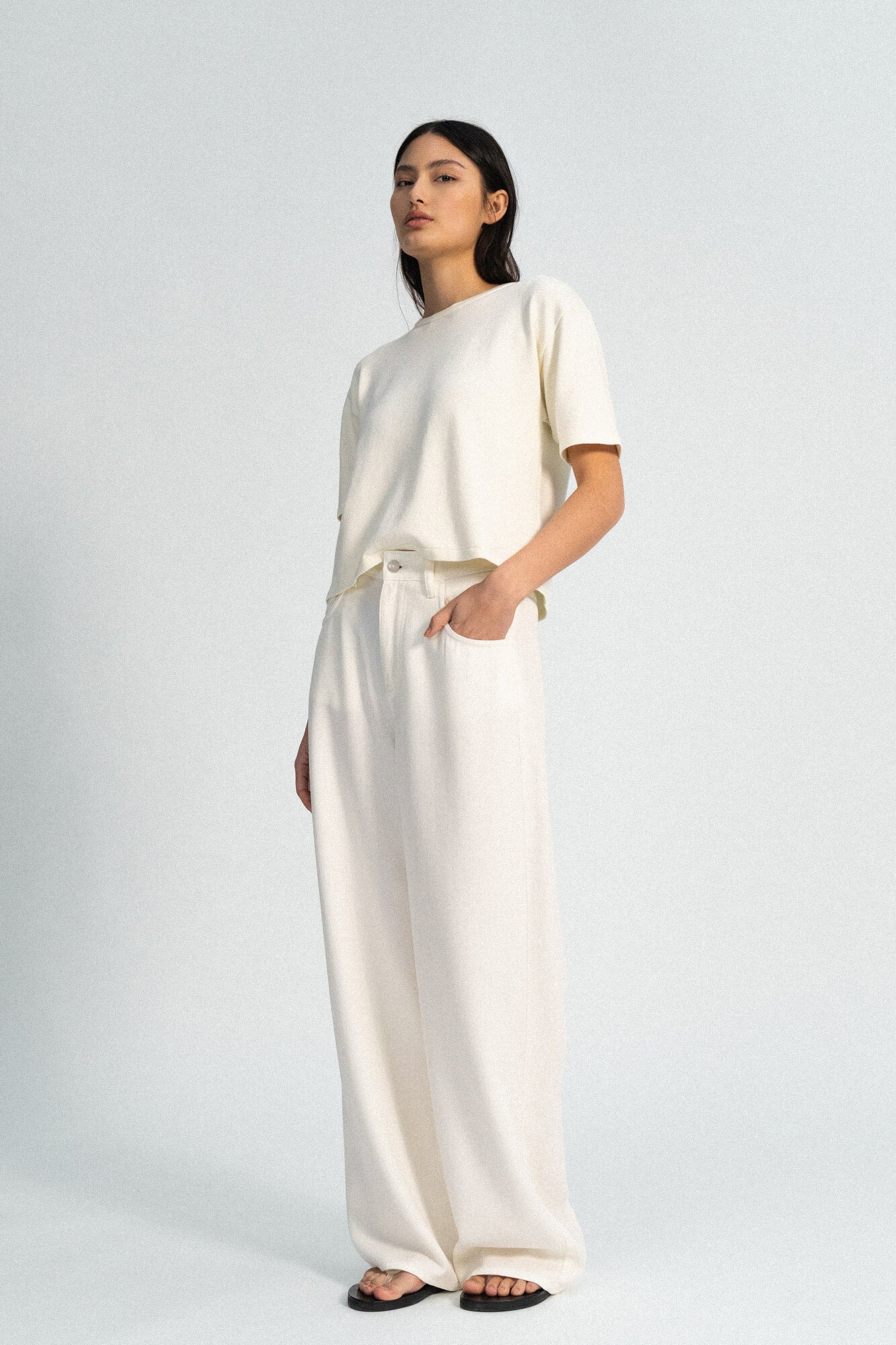 Hose Jale in Offwhite von vorne by VIVAL.STUDIO