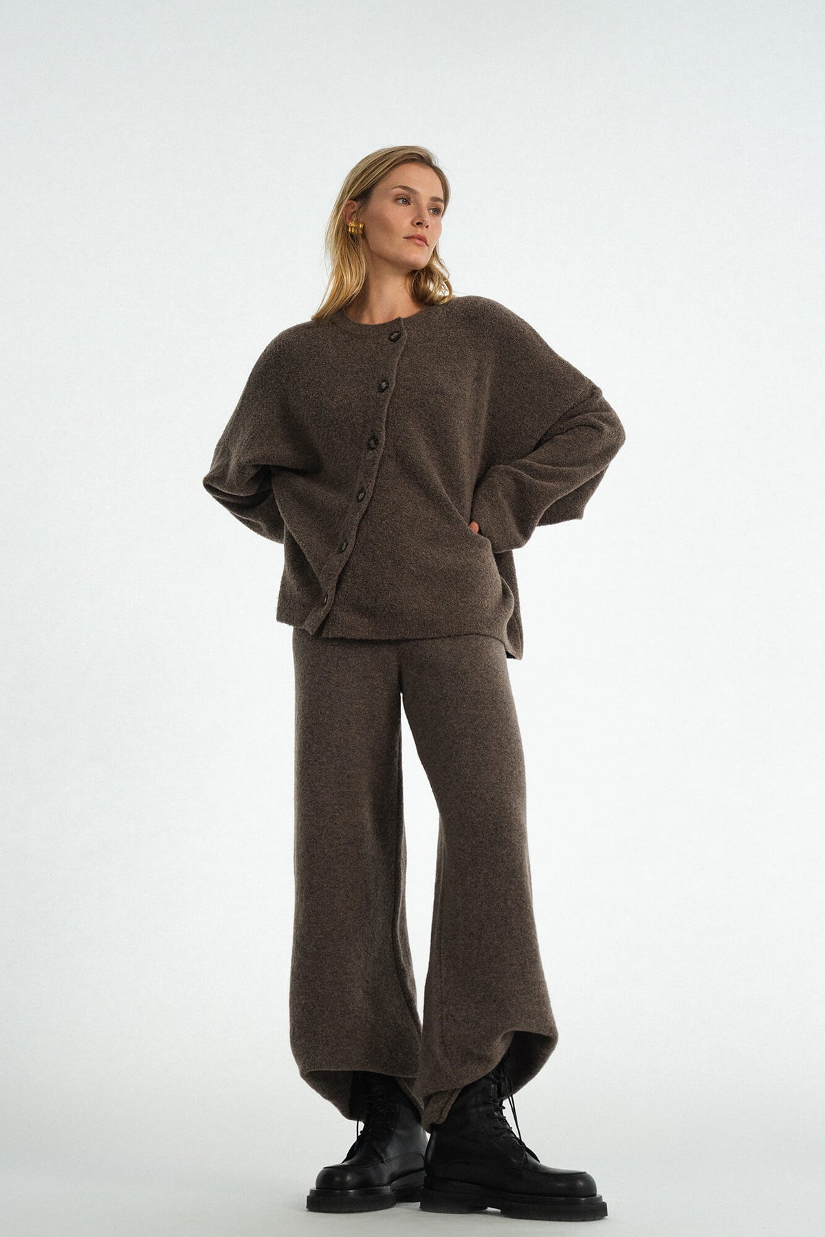 Hose Nila nougat von vorne by VIVAL.STUDIO