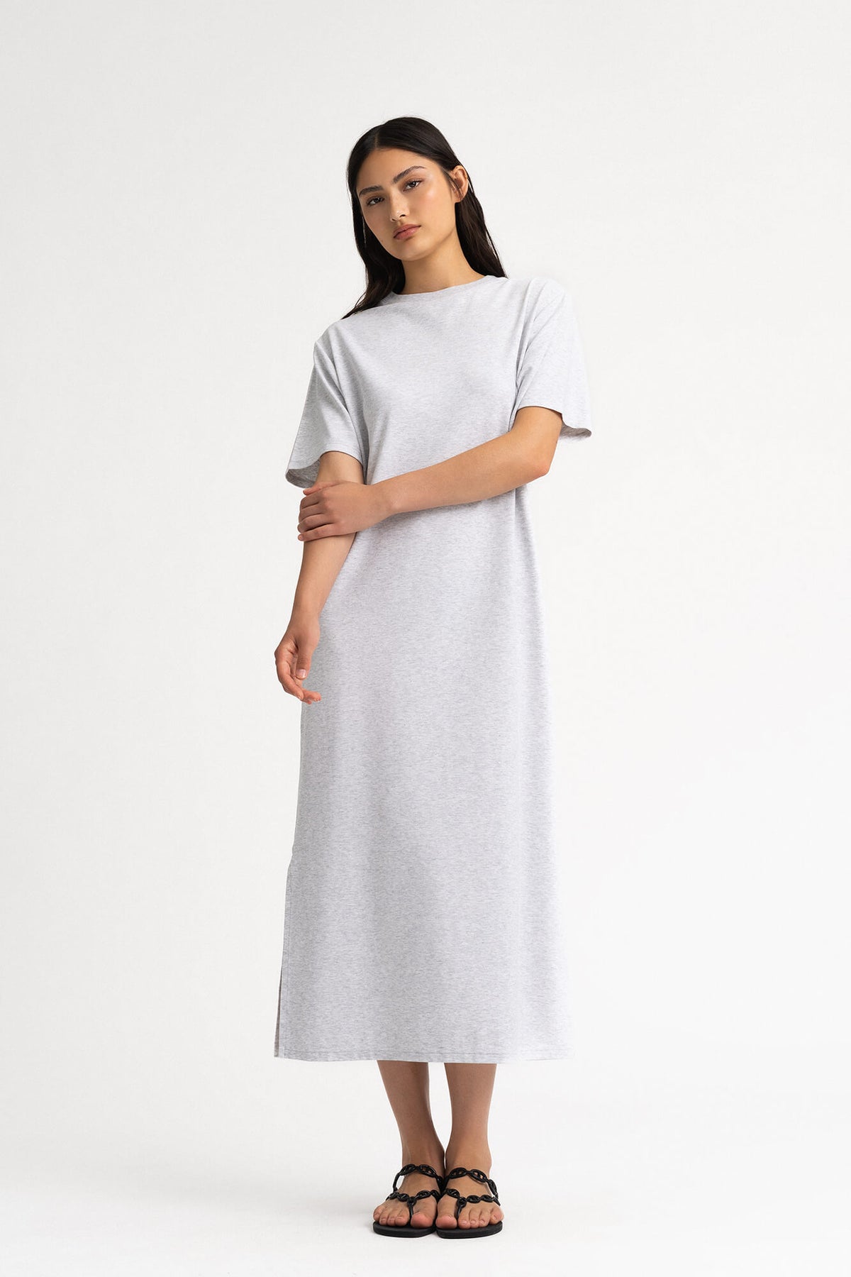 Kleid Lou in Hellgrau Melange von vorne by VIVAL.STUDIO