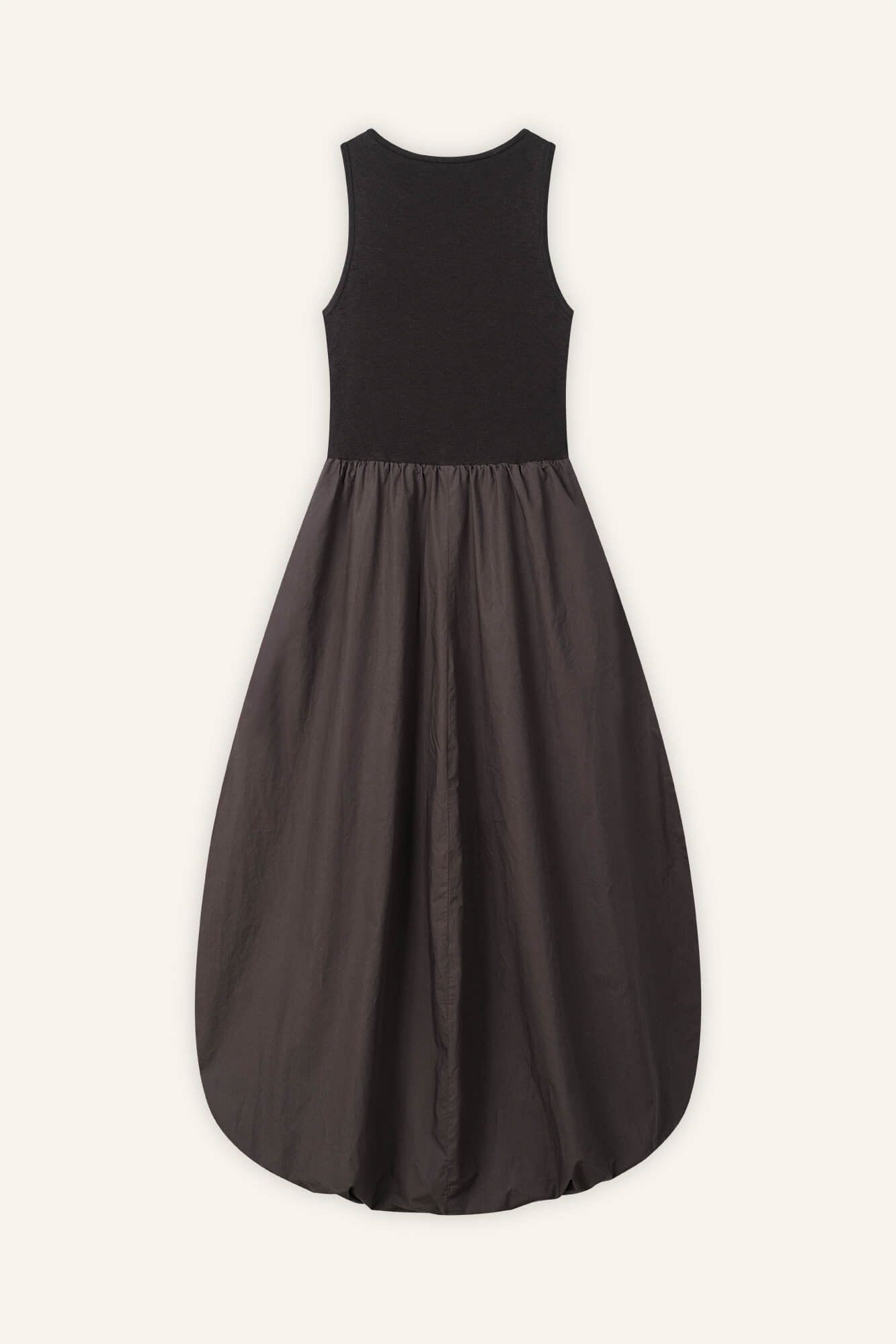 Kleid Nala in Dunkelbraun von hinten by VIVAL.STUDIO