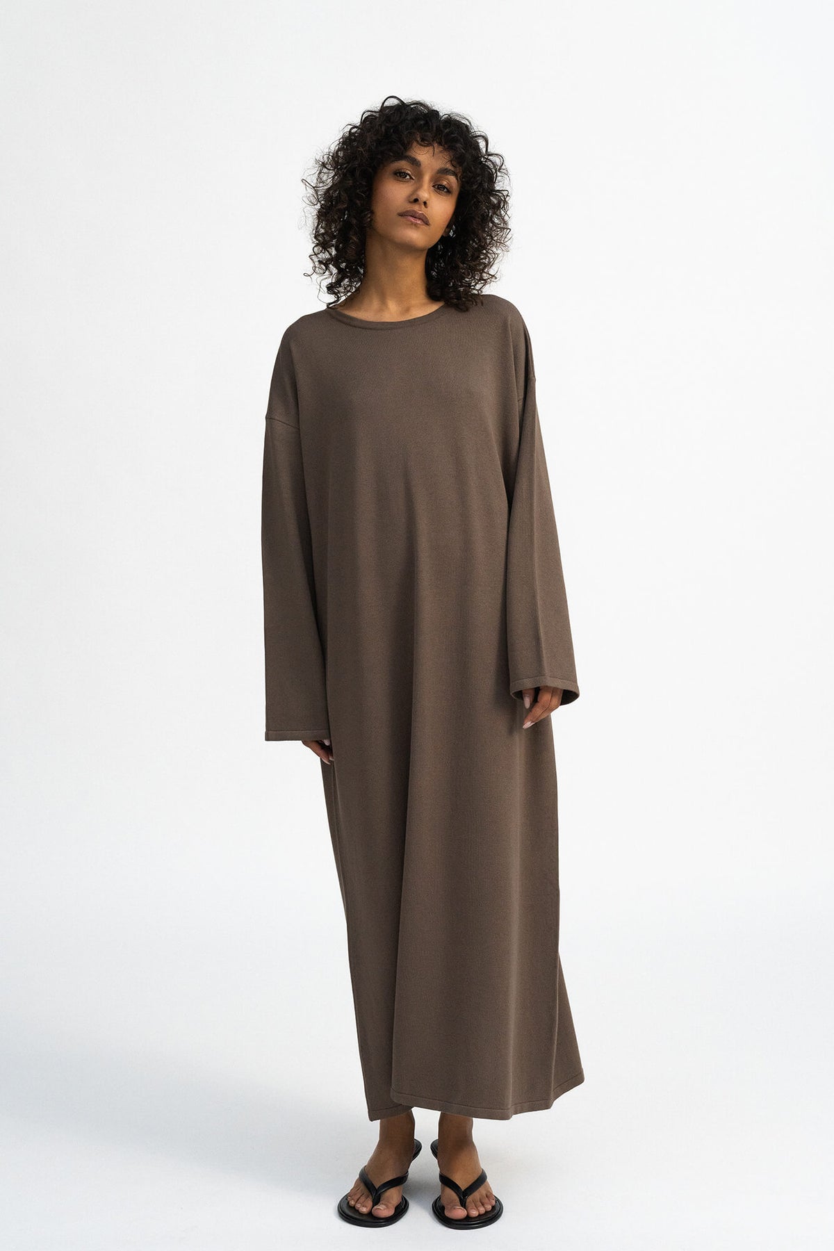 Kleid Rim in Nougat von vorne by VIVAL.STUDIO