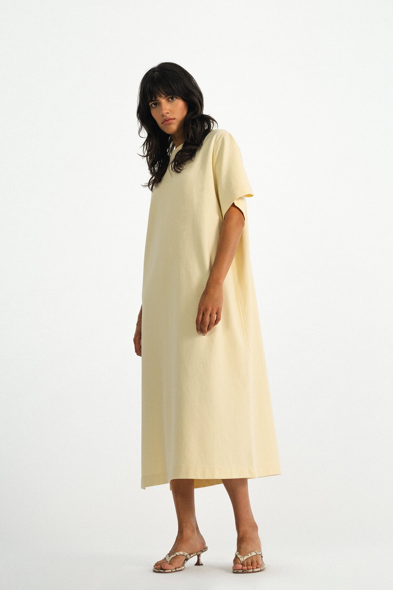 Kleid Sue in Butter von vorne by VIVAL.STUDIO