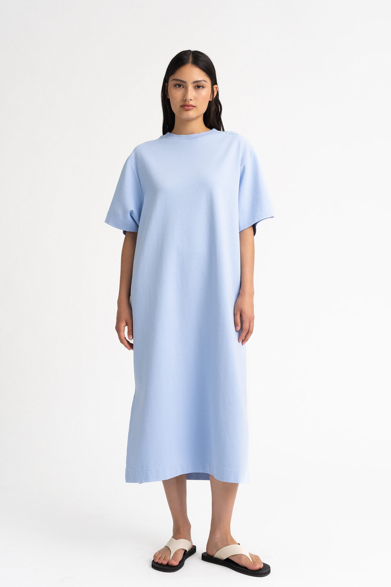Kleid Sue in Hellblau von vorne by VIVAL.STUDIO