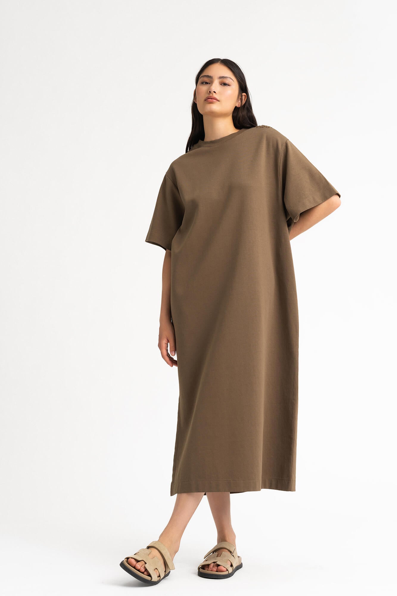 Kleid Sue in Mud von vorne by VIVAL.STUDIO