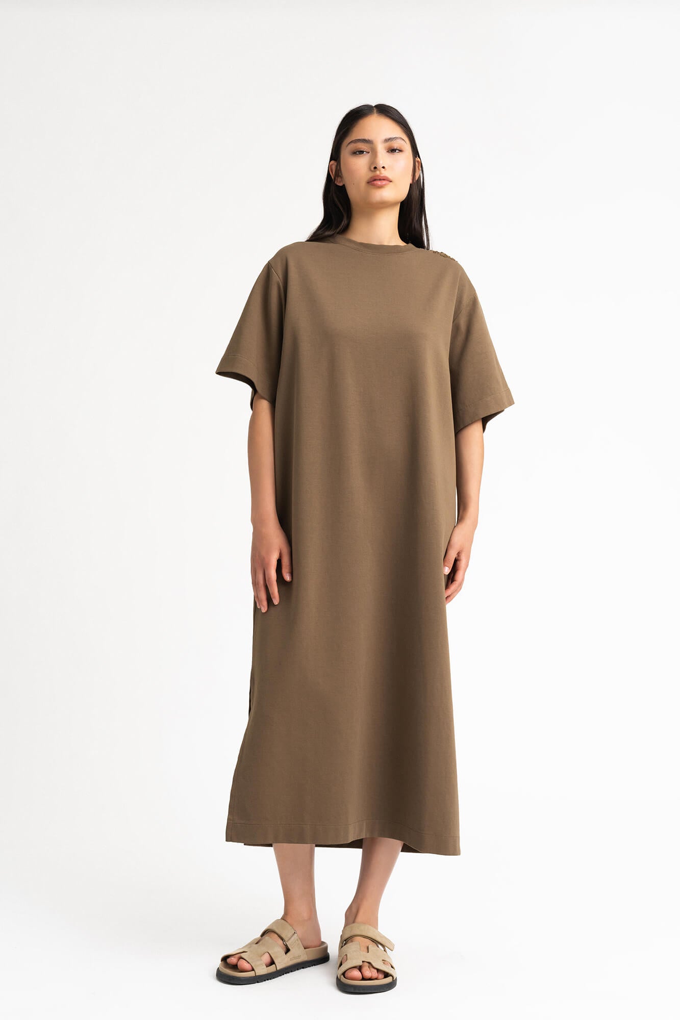Kleid Sue in Mud von vorne by VIVAL.STUDIO