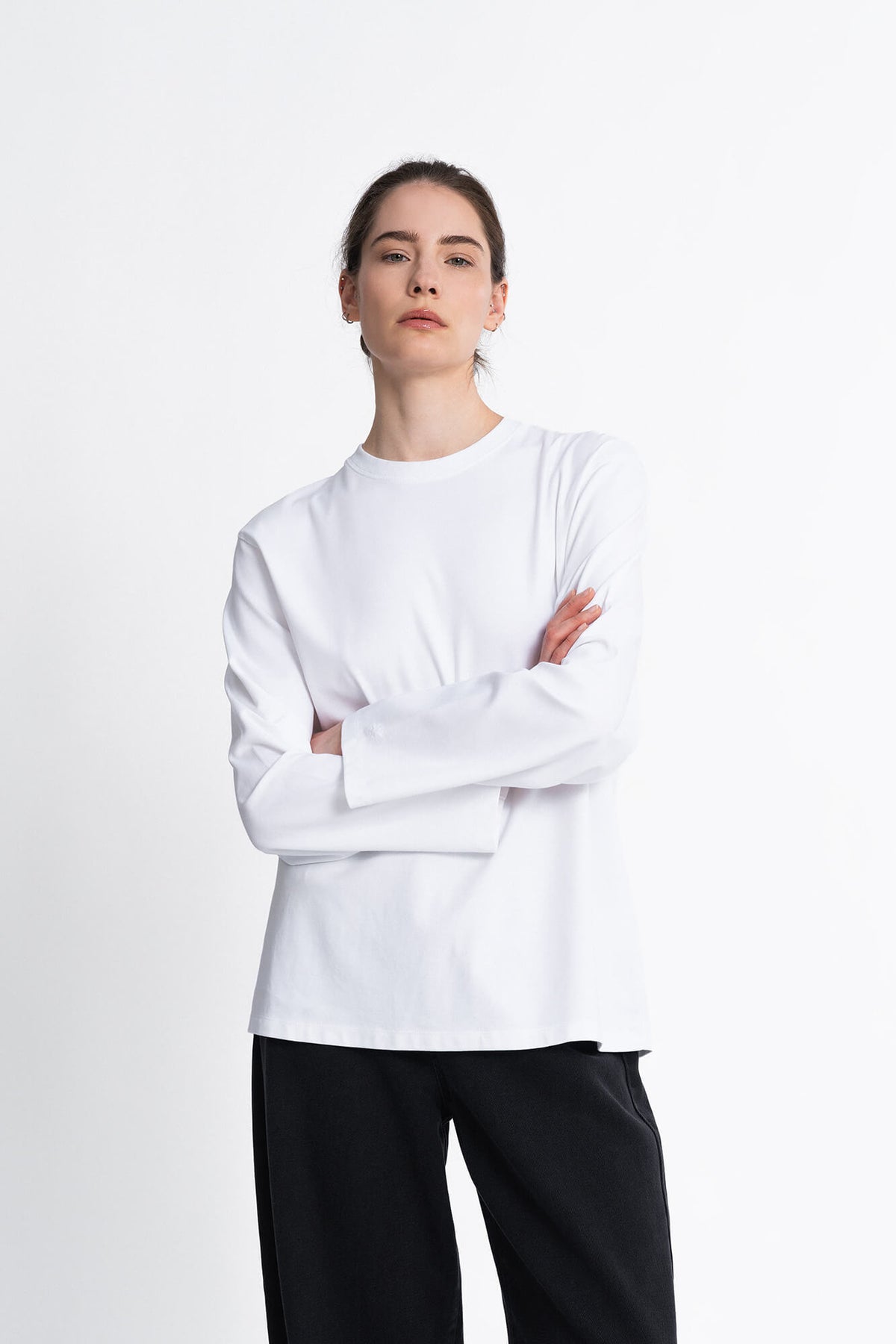 Langarmshirt Lou in Weiß von vorne by VIVAL.STUDIO