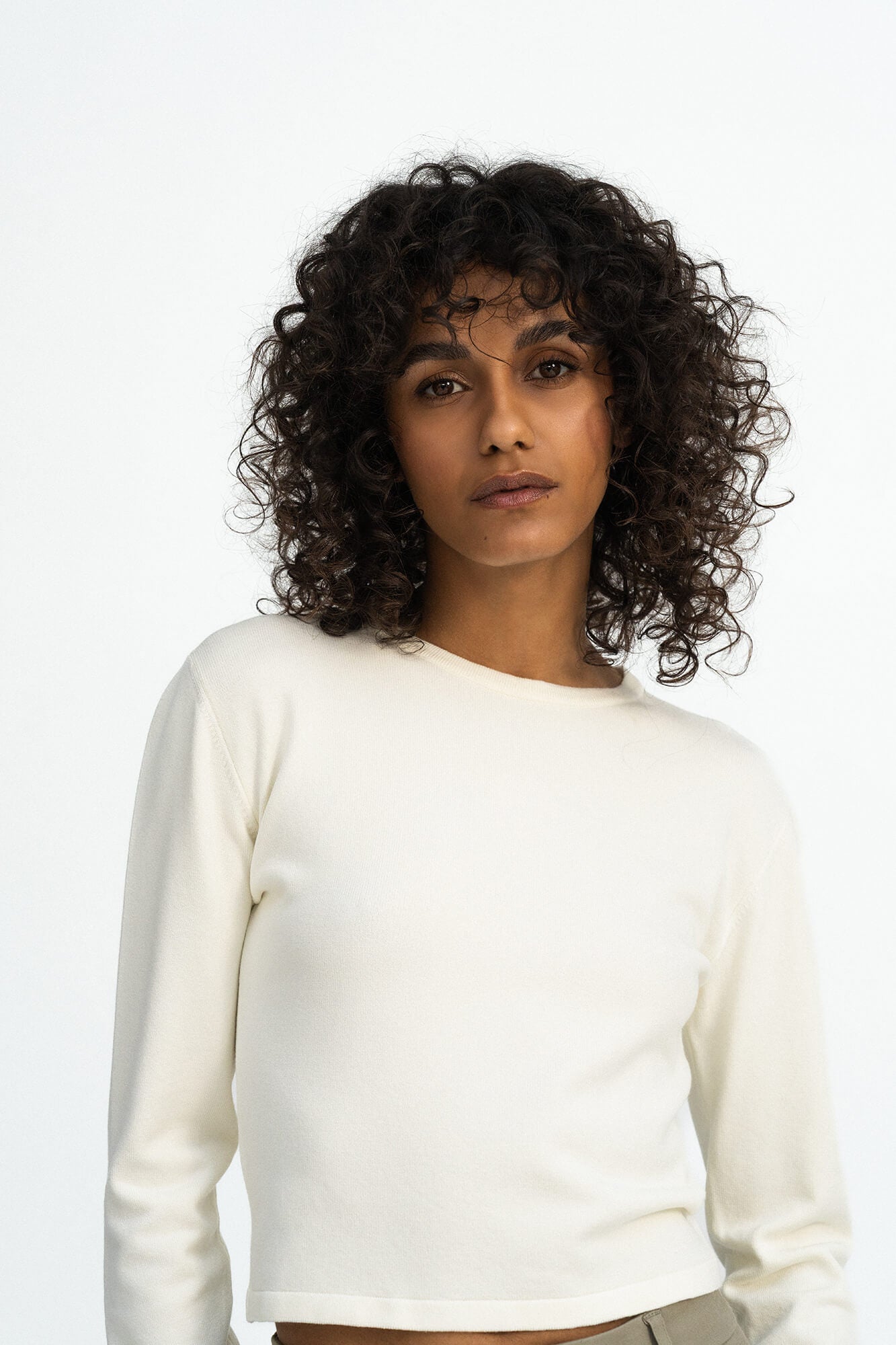 Langarmshirt Rim in Offwhite von vorne by VIVAL.STUDIO