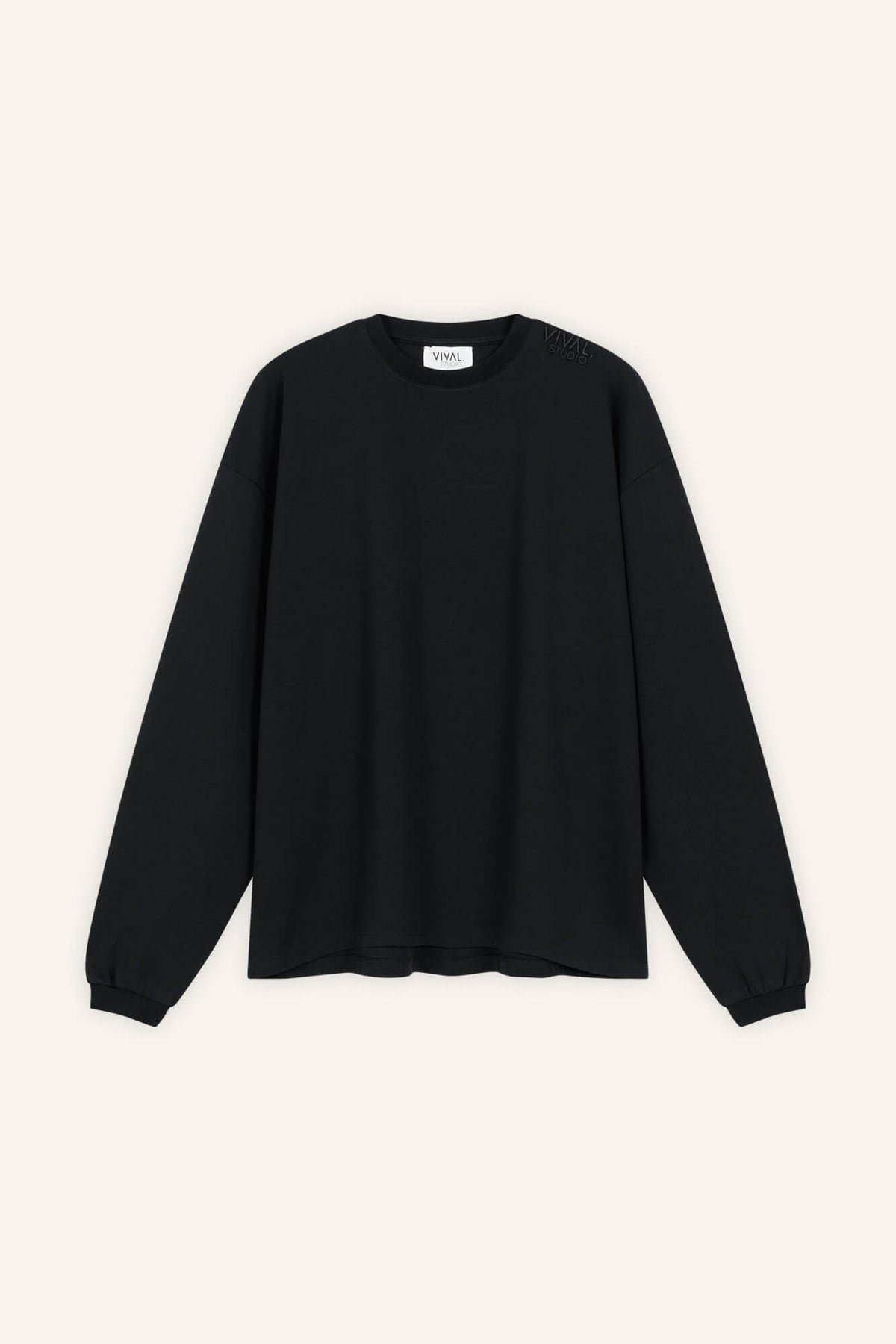 Langarmshirt Sue in Schwarz von vorne by VIVAL.STUDIO