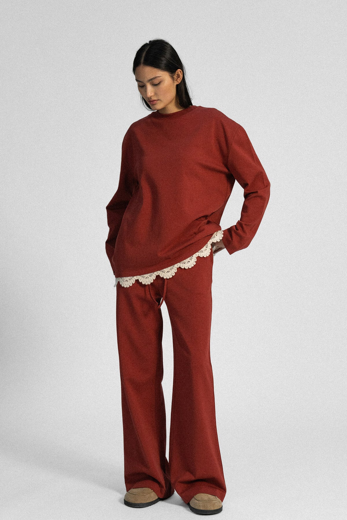 Langarmshirt Sue in Lava Crochet von vorne by VIVAL.STUDIO