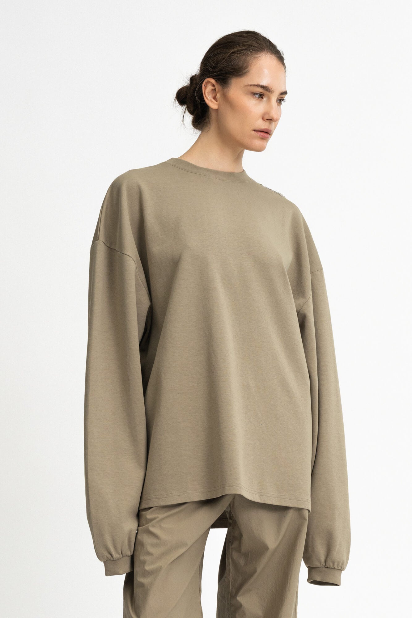 Langarmshirt Sue in Sandstone Detail by VIVAL.STUDIO