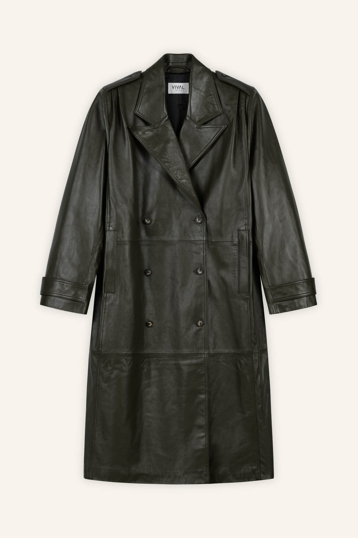 Ledermantel Laja in Oliv von vorne by VIVAL.STUDIO