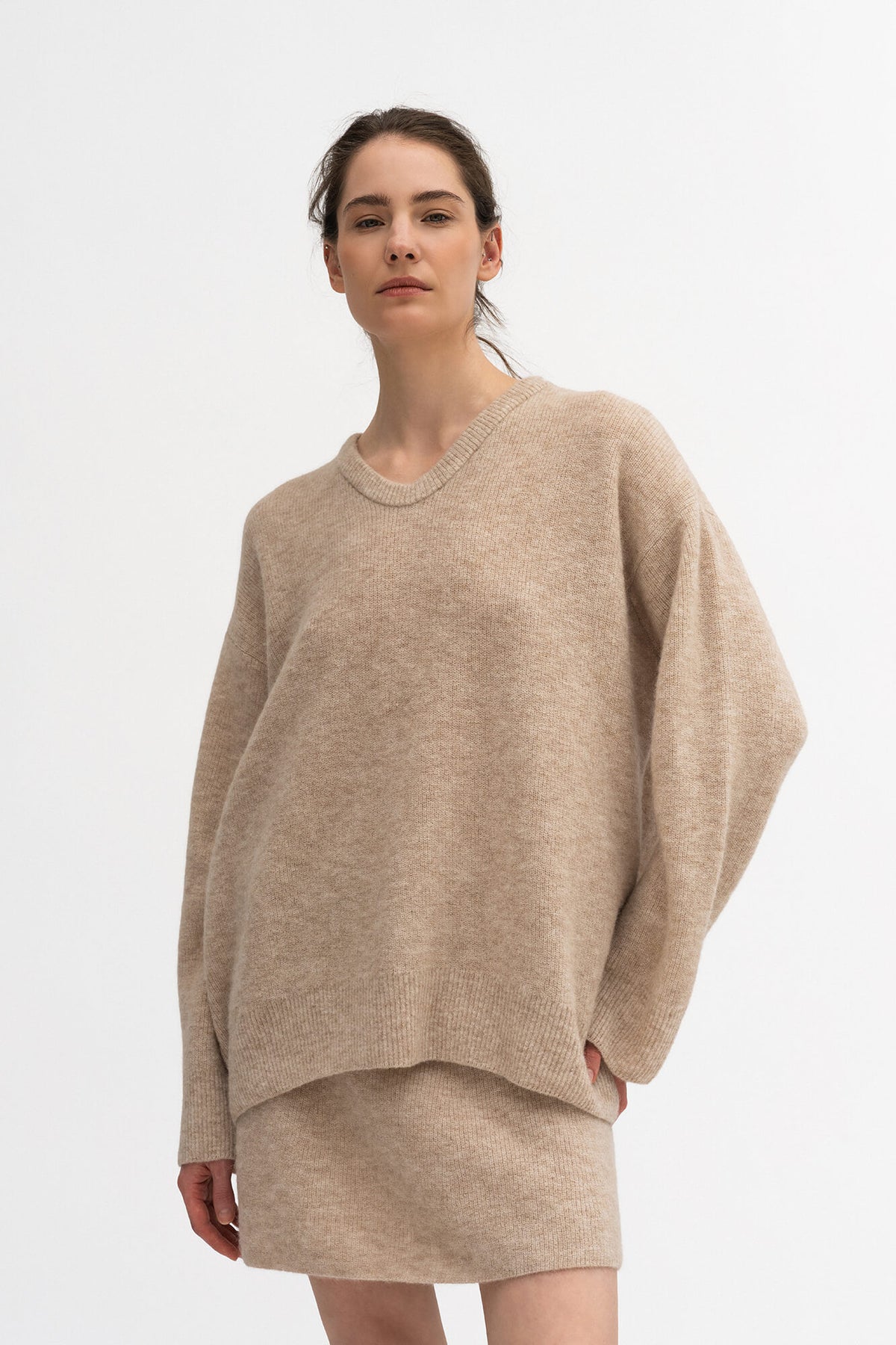 Pullover Eve in Beige Melange von vorne by VIVAL.STUDIO