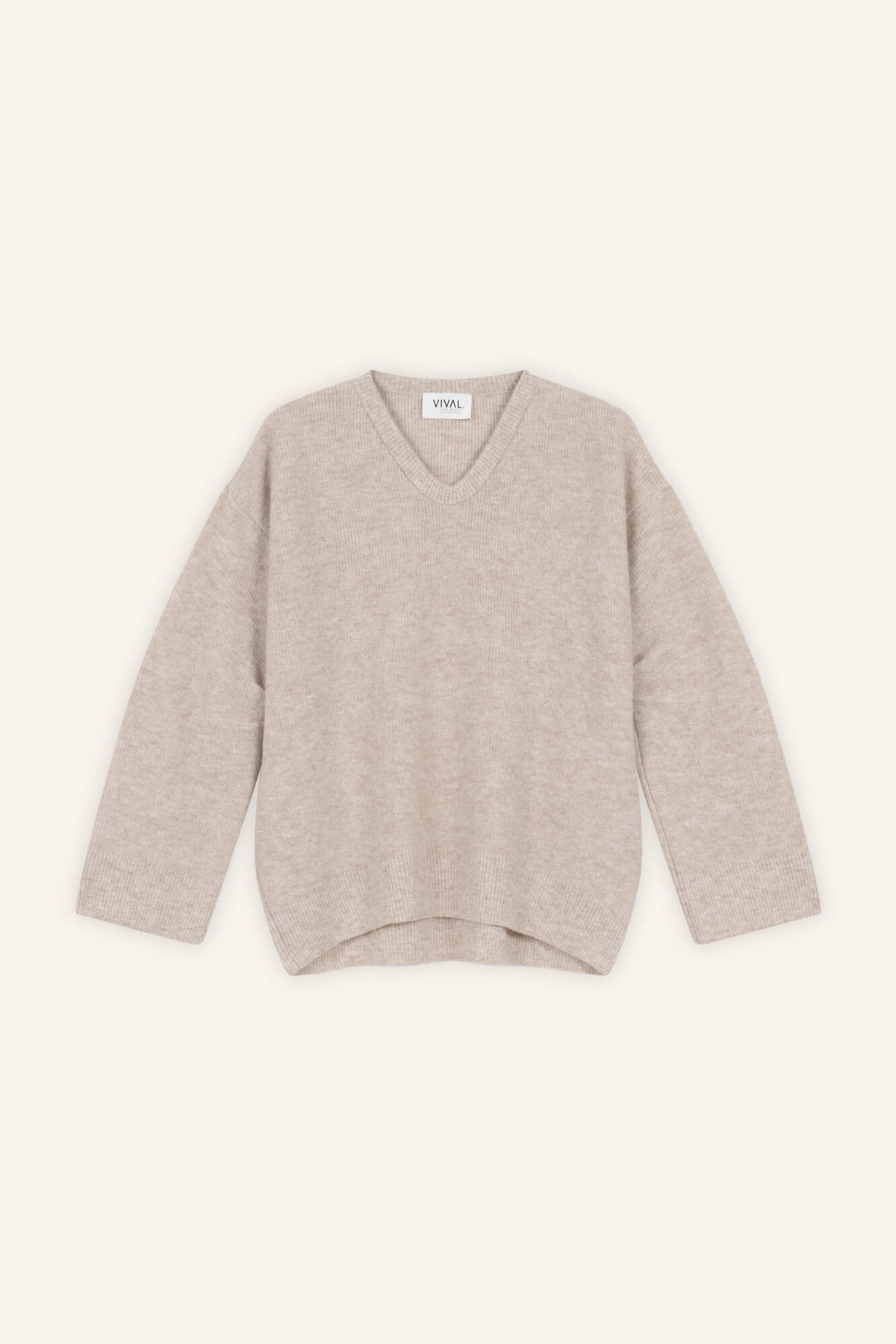 Pullover Eve in Beige Melange von vorne by VIVAL.STUDIO