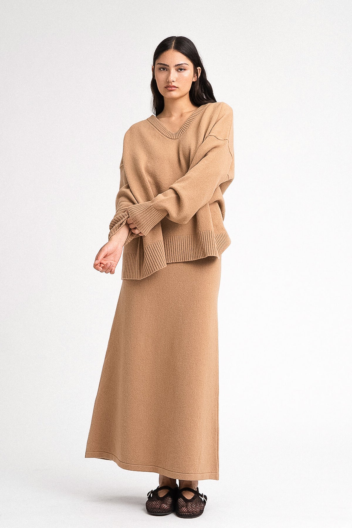 Pullover Lindsay in Camel von Vorne by VIVAL.STUDIO